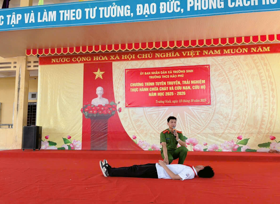 CÔNG AN XÃ TRƯỜNG SINH TUYÊN TRUYỀN TRẢI NGHIỆM PCCC VÀ CNCH