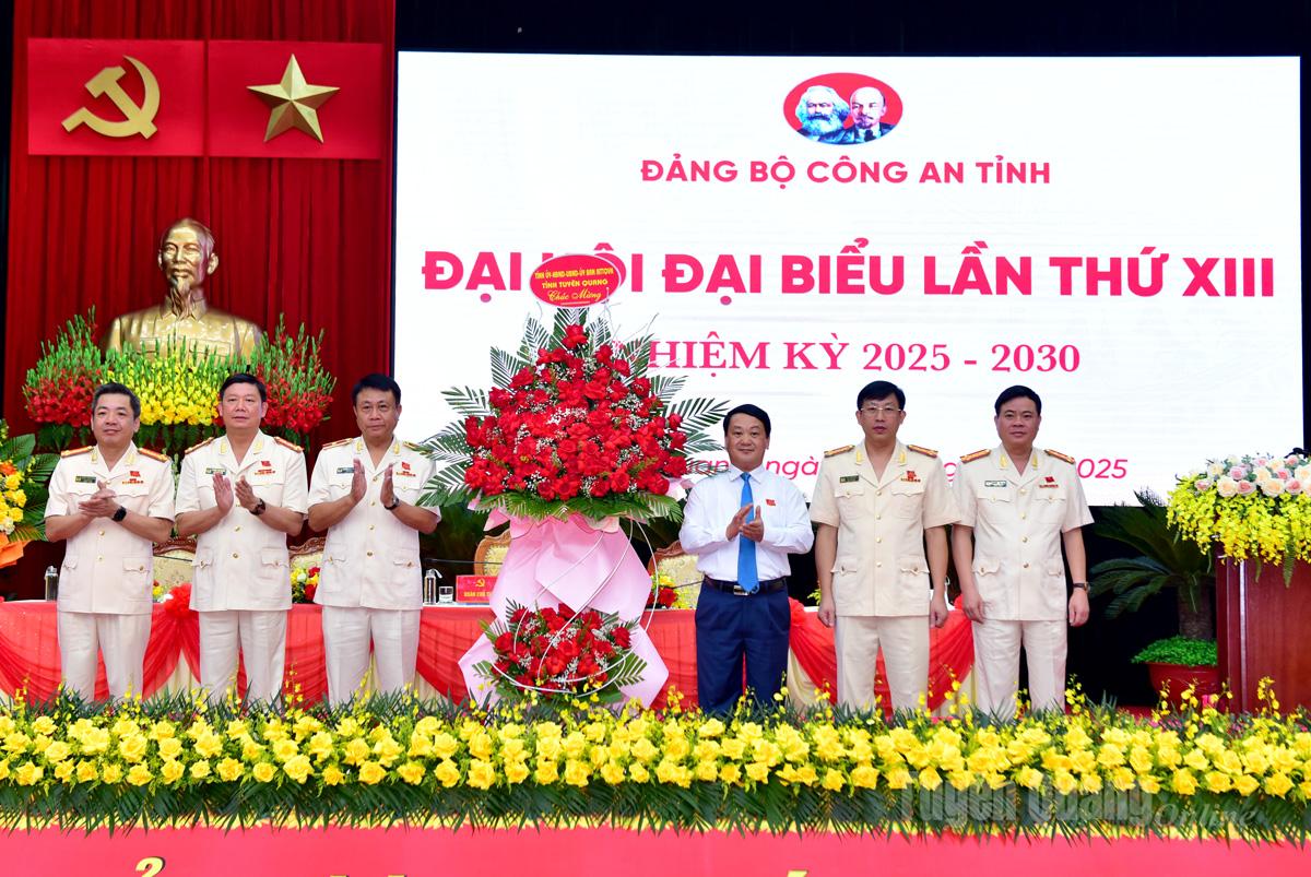 Đại hội đại biểu Đảng bộ Công an tỉnh Tuyên Quang lần thứ XIII, nhiệm kỳ 2025-2030: Phát huy vai trò “lá chắn thép”, giữ vững bình yên từ sớm, từ xa