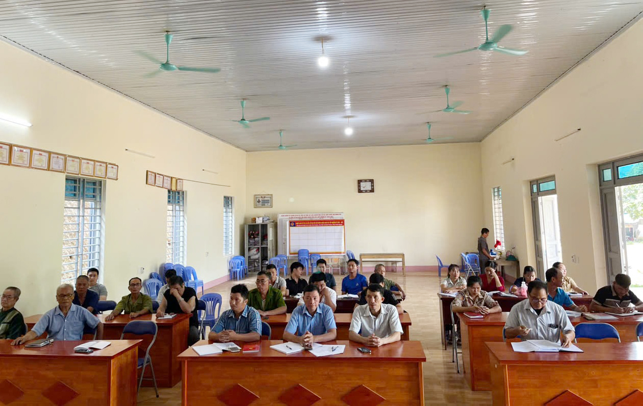 Đồng chí, Phó bí thư Thường trực Đảng ủy xã Minh Thanh dự sinh hoạt Chi bộ tại thôn Tân Thượng