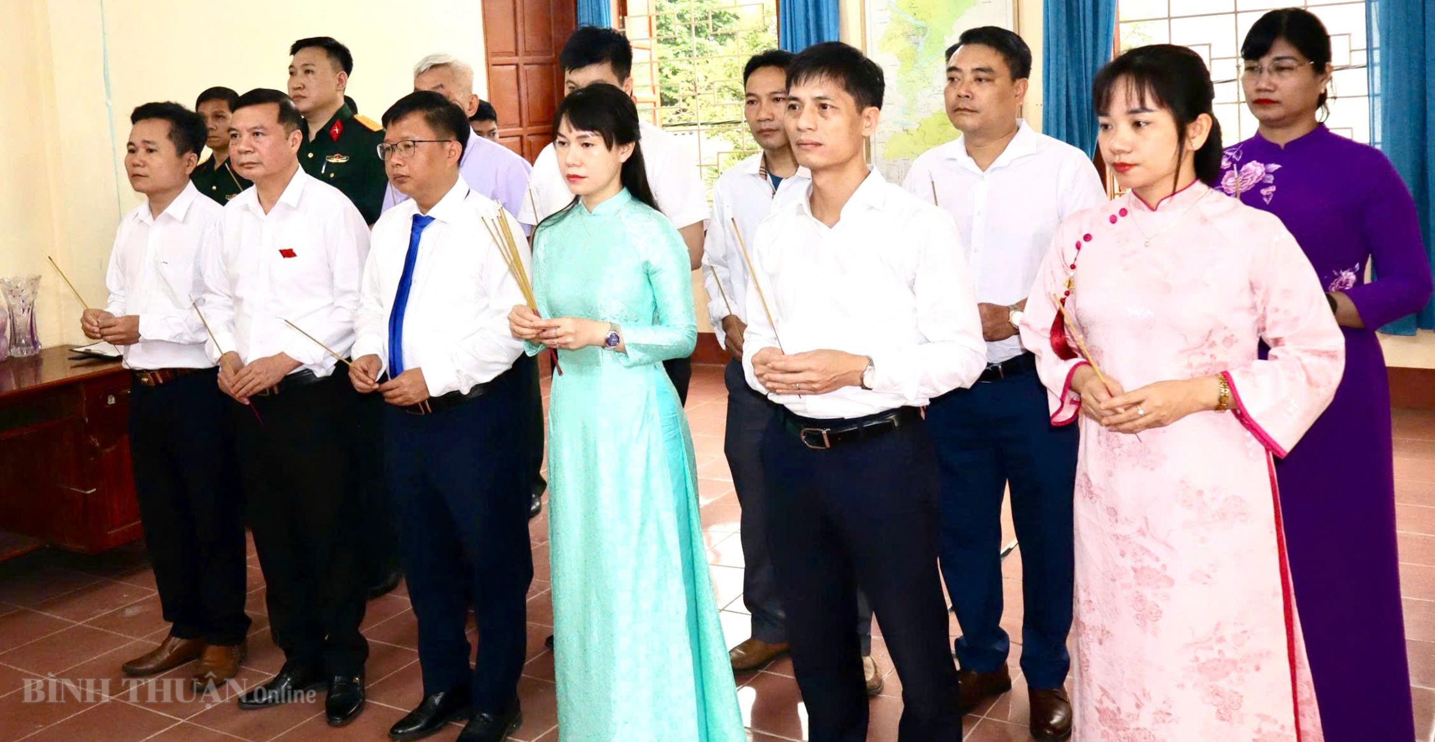 HĐND PHƯỜNG BÌNH THUẬN KHÓA II, NHIỆM KỲ 2026-2031 TỔ CHỨC DÂNG HƯƠNG TRI ÂN CÁC ANH HÙNG, LIỆT SĨ TRƯỚC KỲ HỌP THỨ NHẤT