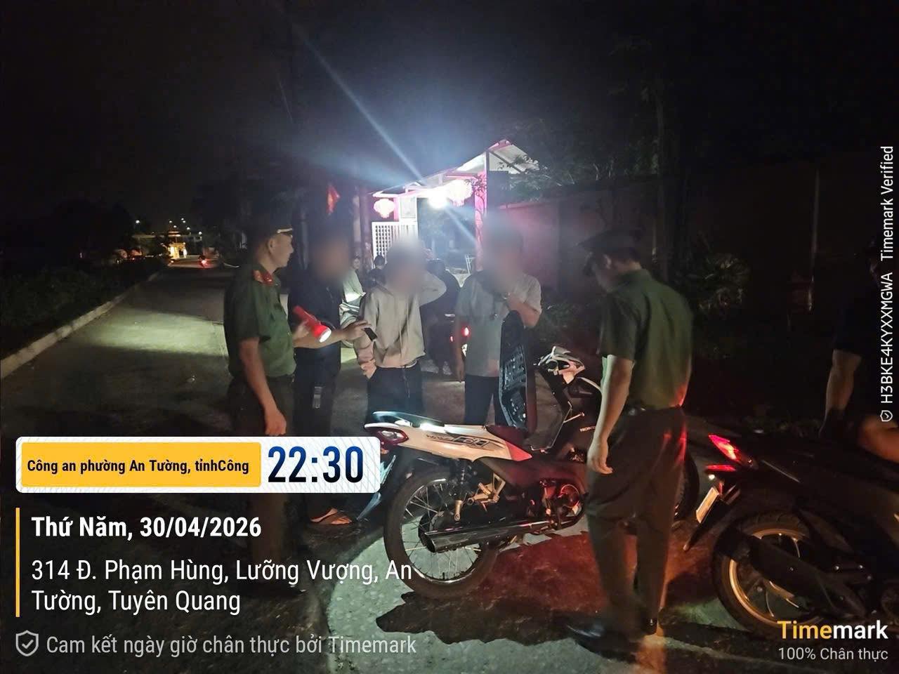 KHI PHỐ PHƯỜNG LÊN ĐÈN VÀ NHỮNG BƯỚC CHÂN TUẦN TRA KHÔNG MỎI GIỮ TRỌN BÌNH YÊN DỊP LỄ 30/4 - 01/5