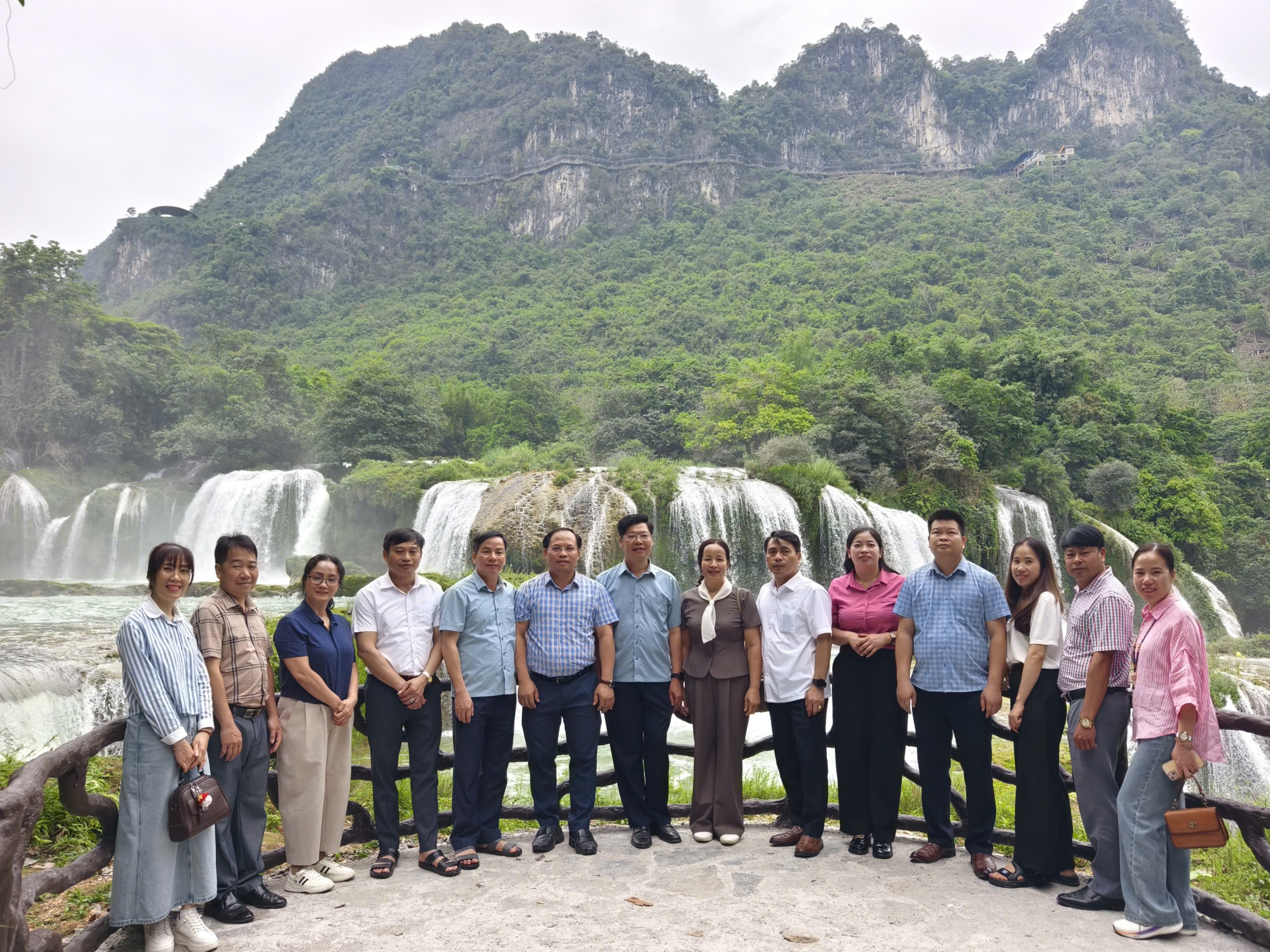 Đoàn công tác của Trung tâm Chính trị Nà Hang đi học tập, nghiên cứu thực tế tại tỉnh Cao Bằng