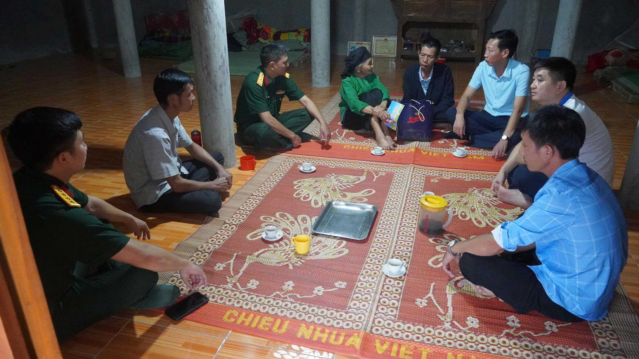 Thăm hỏi, tặng quà người có công và thân nhân người có công với cách mạng nhân kỷ niệm 79 năm Ngày Thương binh – Liệt sĩ