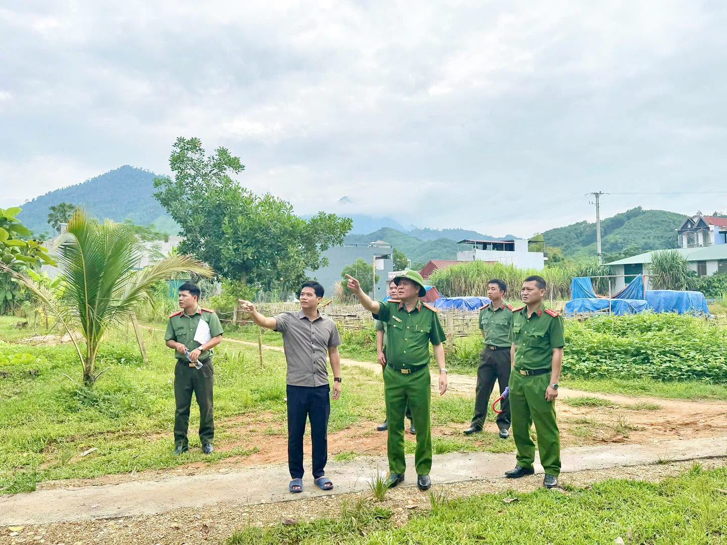 KIỂM TRA, KHẢO SÁT QUỸ ĐẤT XÂY DỰNG TRỤ SỞ CÔNG AN XÃ