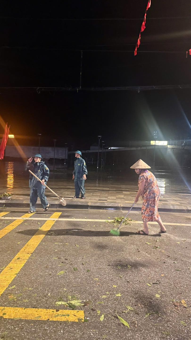 XÃ YÊN MINH KỊP THỜI CHỈ ĐẠO ỨNG PHÓ VỚI MƯA LỚN KÈM GIÔNG LỐC, MƯA ĐÁ