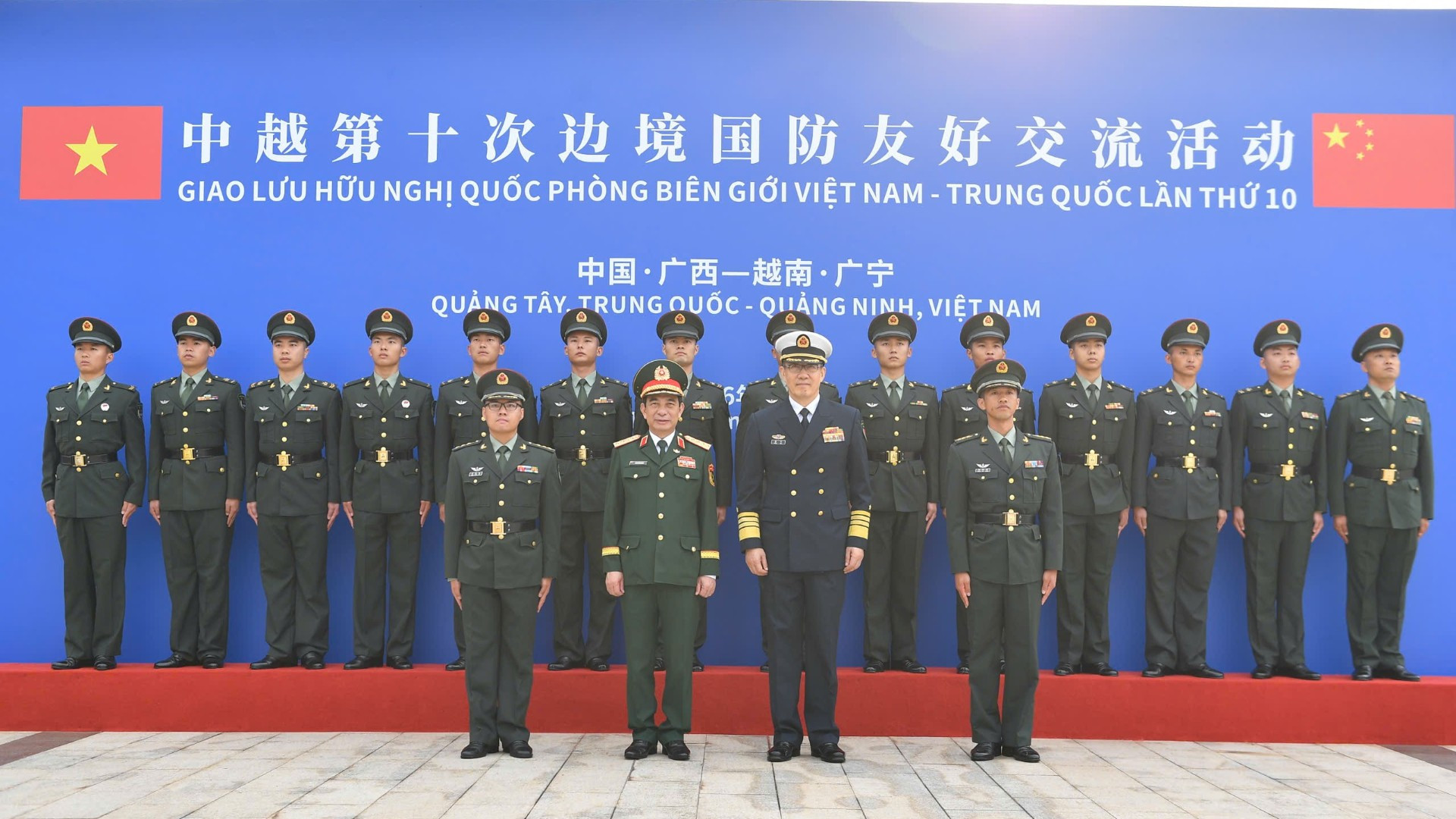 Đại tướng Phan Văn Giang và Thượng tướng Đổng Quân thăm Đại đội Biên phòng Đông Hưng