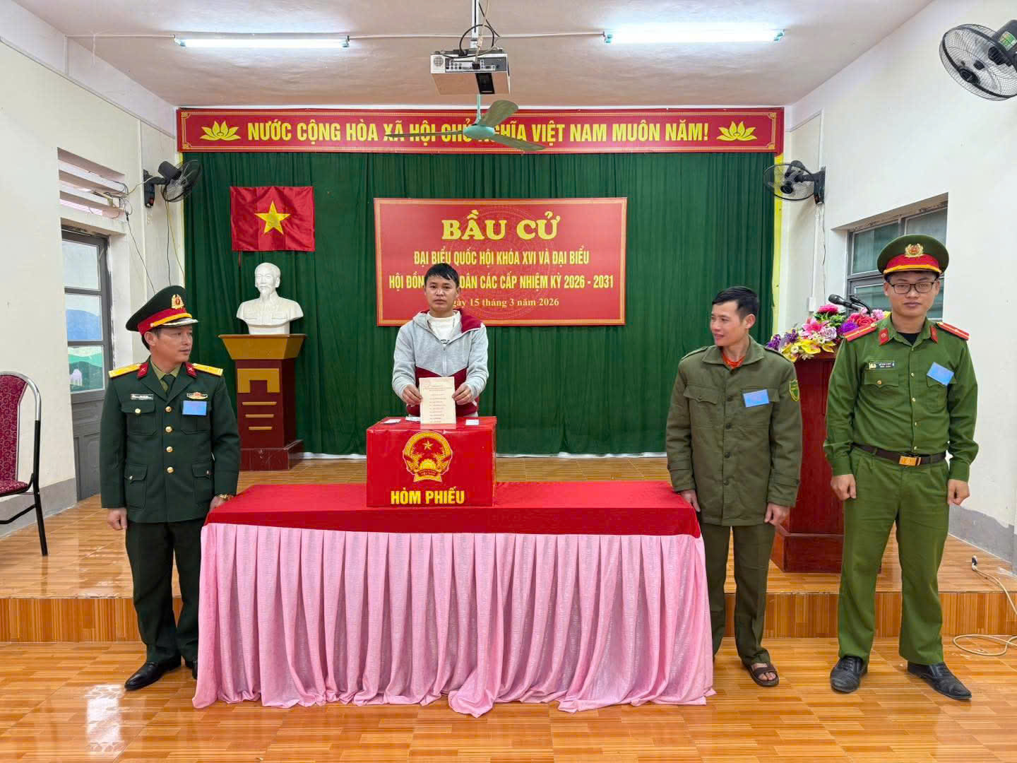Công an xã Tát Ngà triển khai thực hiện phương án bảo đảm an ninh, trật tự phục vụ cuộc bầu cử