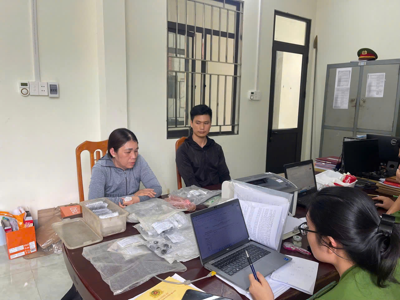 CÔNG AN XÃ BẠCH NGỌC NGĂN CHẶN "THUỐC LẠ" LEN LỎI VÀO VÙNG SÂU VÙNG XA 