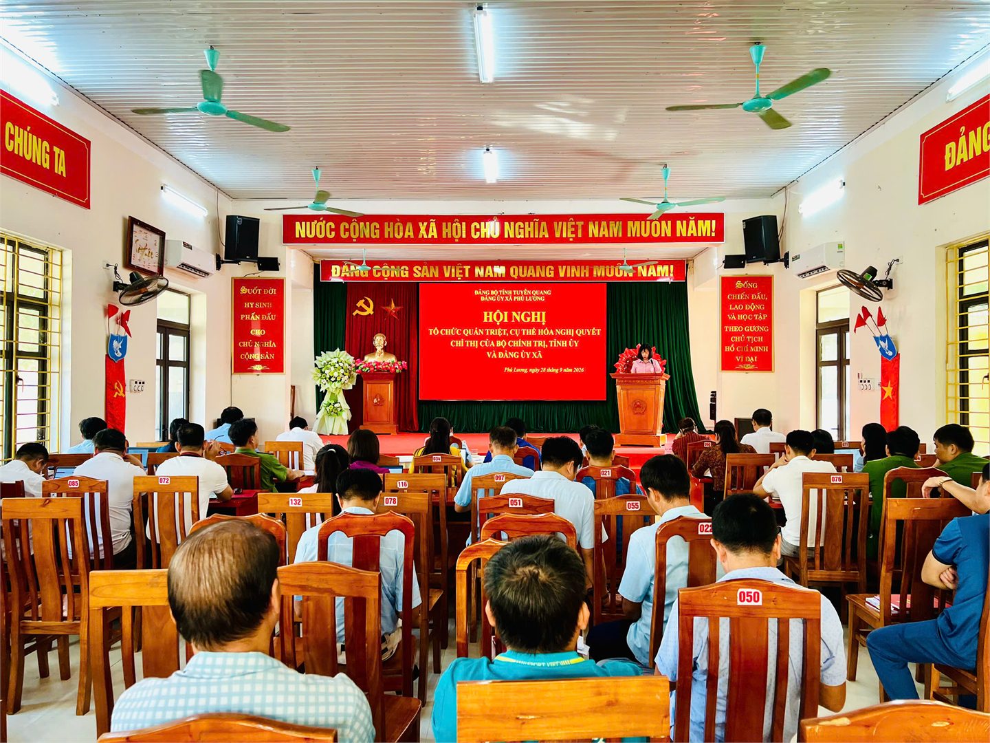 HỌC TẬP NGHỊ QUYẾT GẮN VỚI CỤ THỂ HÓA NHIỆM VỤ Ở CƠ SỞ