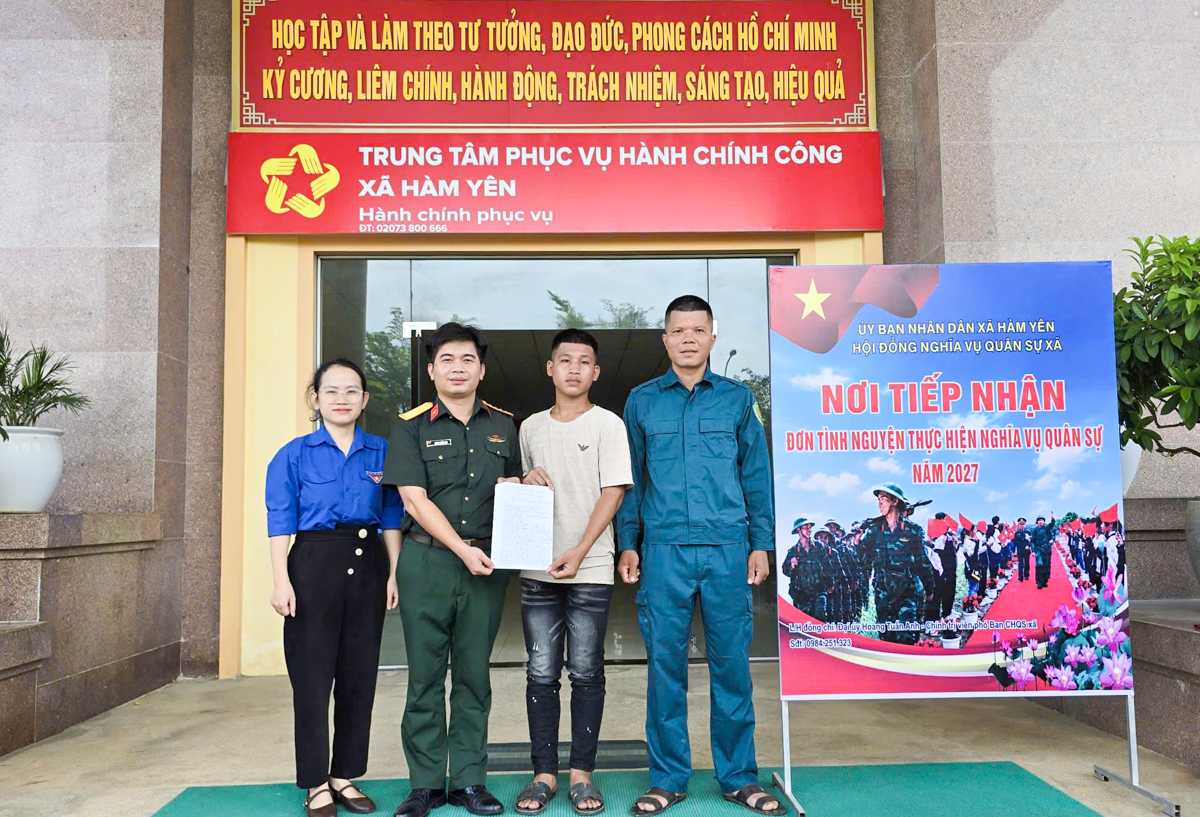 Tuổi trẻ xã Hàm Yên hăng hái tình nguyện viết đơn lên đường nhập ngũ năm 2027 