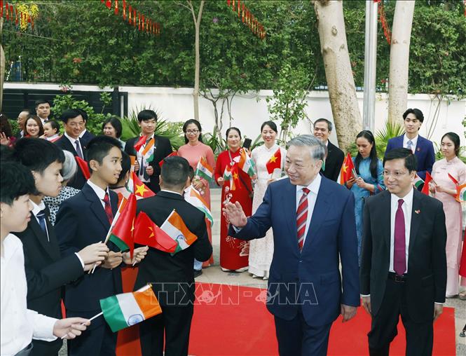 Tổng Bí thư, Chủ tịch nước Tô Lâm gặp gỡ cộng đồng người Việt Nam tại Ấn Độ