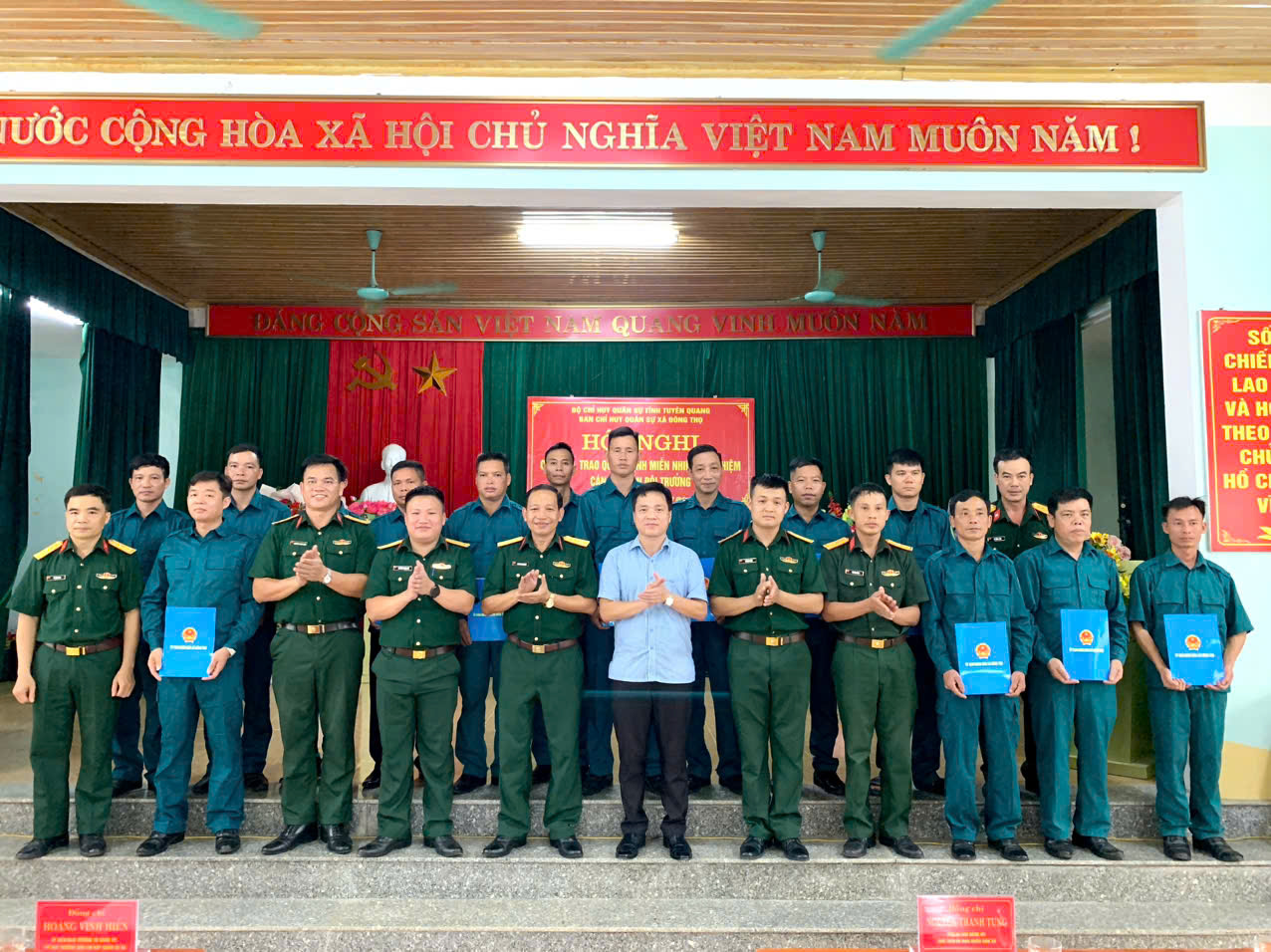 BAN CHỈ HUY QUÂN SỰ XÃ ĐÔNG THỌ: TỔ CHỨC HỘI NGHỊ CÔNG BỐ, TRAO QUYẾT ĐỊNH MIỄN NHIỆM, BỔ NHIỆM CÁN BỘ TRUNG ĐỘI TRƯỞNG, THÔN ĐỘI TRƯỞNG