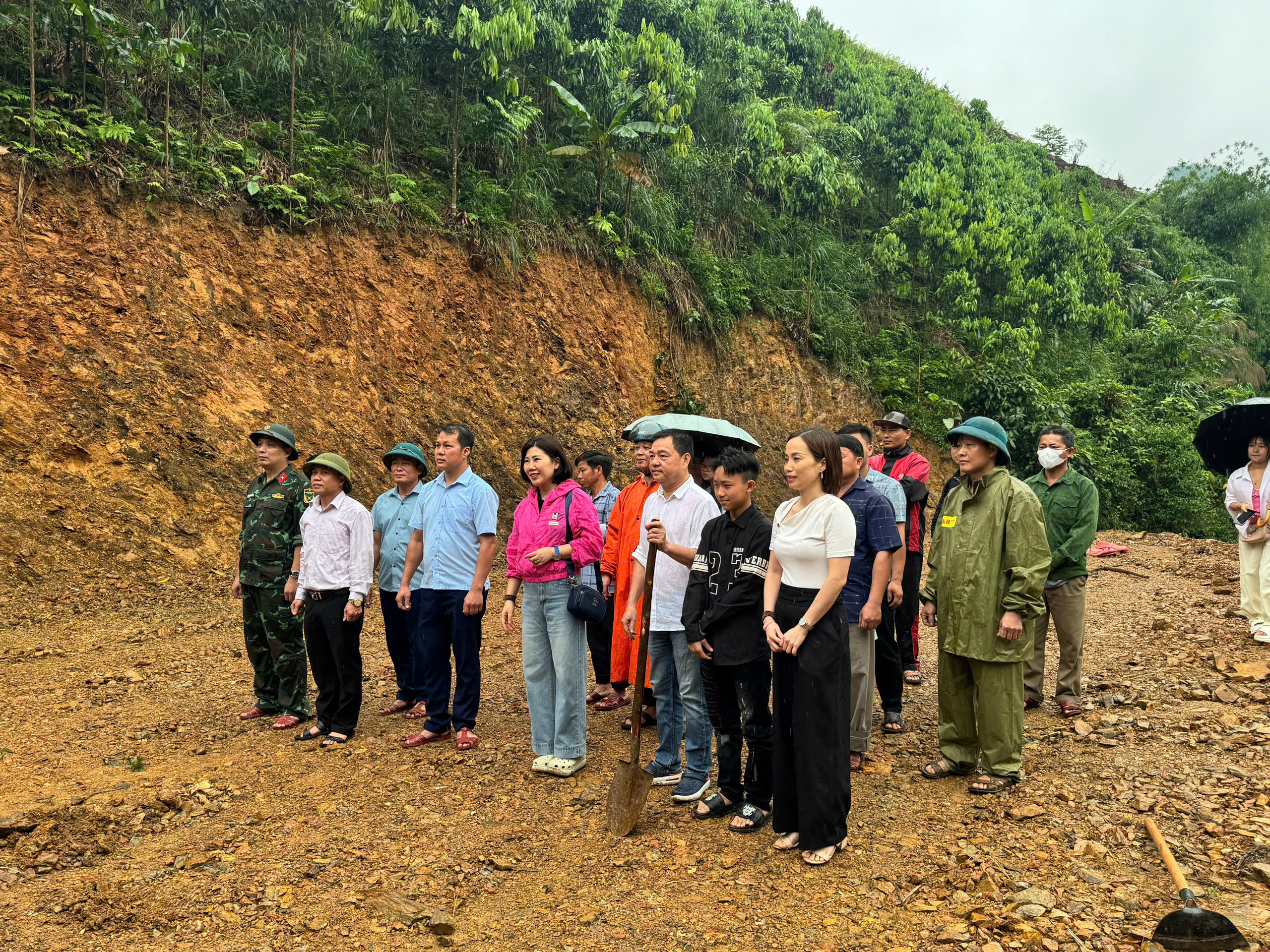 Kh c&ocirc;ng nh&agrave;.jpg