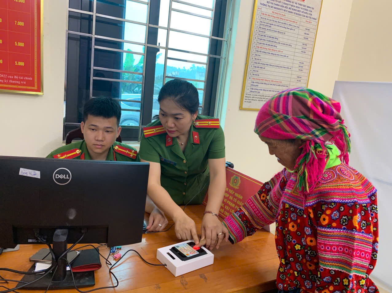 CÔNG AN XÃ BẰNG HÀNH TĂNG TỐC THU NHẬN ĐỊNH DANH ĐIỆN TỬ MỨC ĐỘ 2, ĐẨY MẠNH KÍCH HOẠT VNeID VÀ TÍCH HỢP GIẤY TỜ SỐ