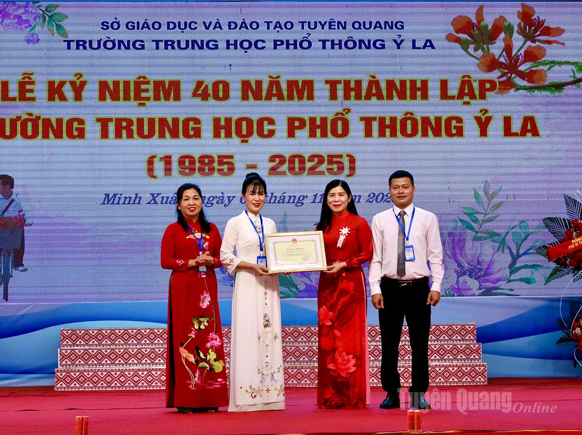 Kỷ niệm 40 năm thành lập Trường THPT Ỷ La