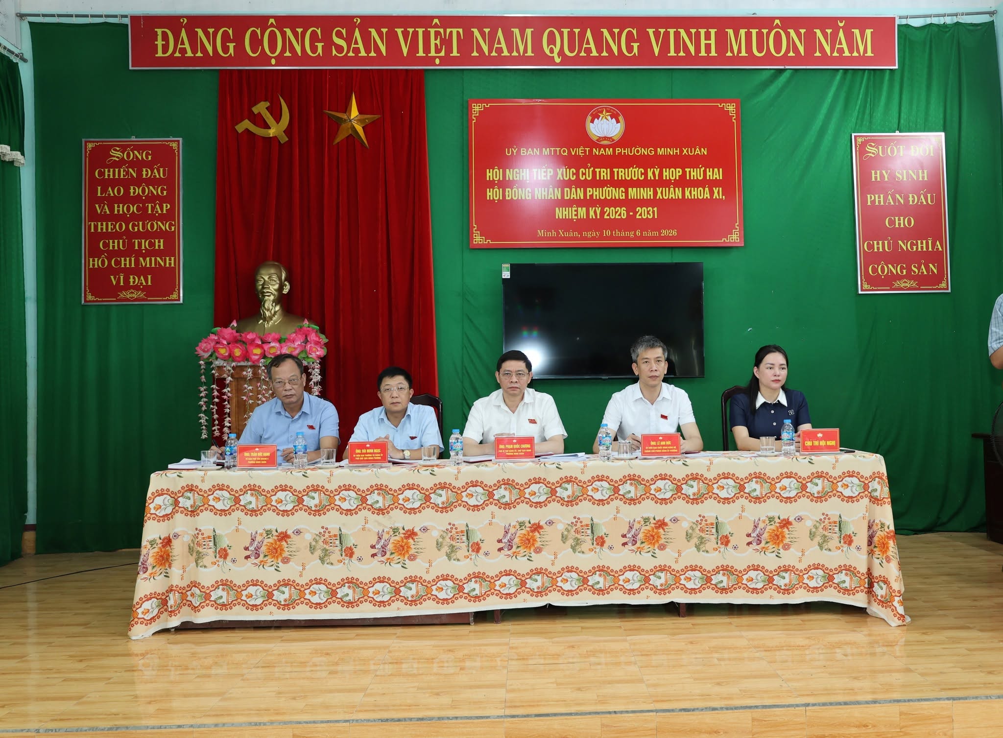 Chủ tịch UBND phường Phạm Quốc Chương tiếp xúc cử tri trước Kỳ họp thứ hai HĐND phường khóa XI, nhiệm kỳ 2026 - 2031