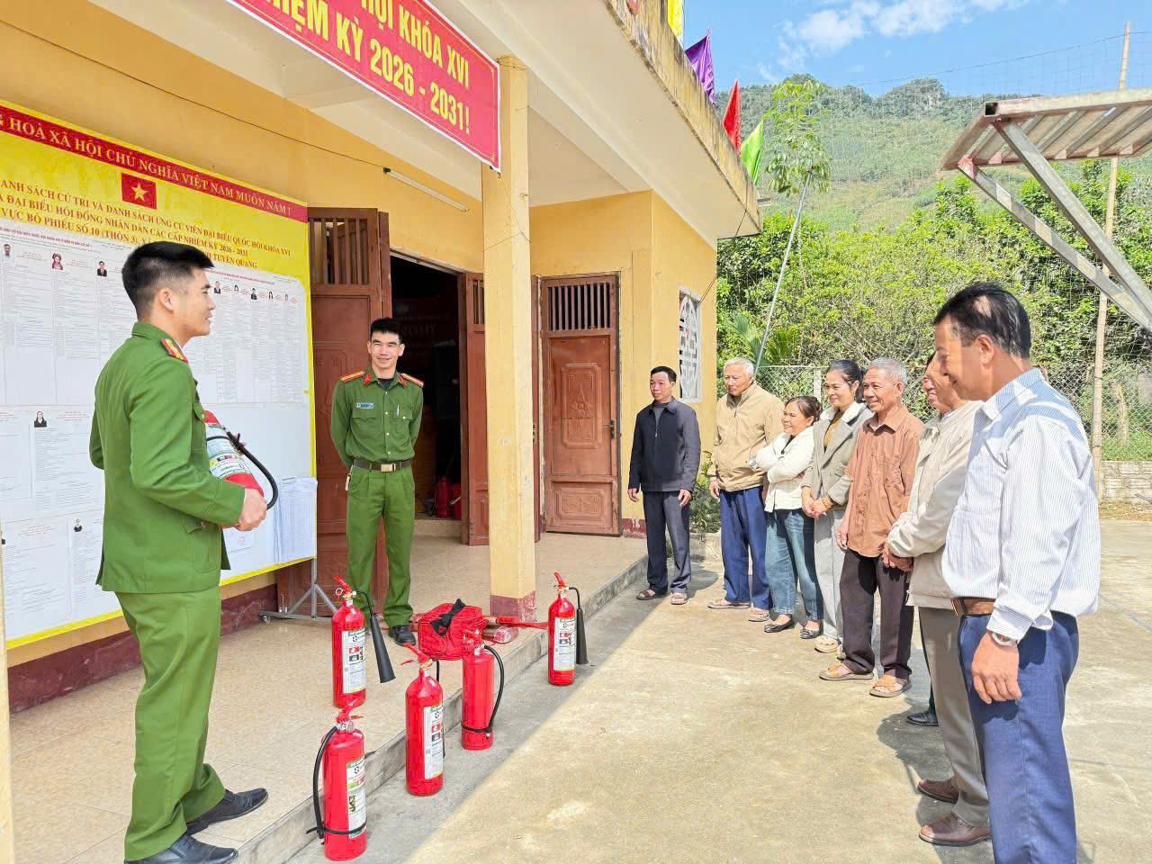 PHÁT HUY TRUYỀN THỐNG ĐOÀN KẾT - SỨC MẠNH ĐỂ ĐƯA NGHỊ QUYẾT ĐẠI HỘI XIV CỦA ĐẢNG VÀO CUỘC SỐNG
