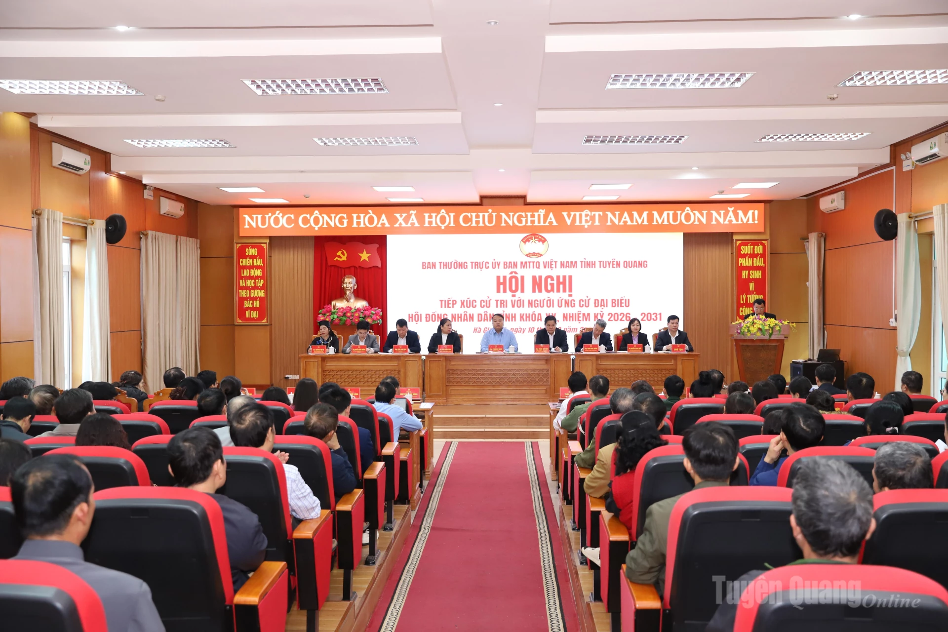 Chủ tịch UBND tỉnh Phan Huy Ngọc tiếp xúc cử tri phường Hà Giang 1