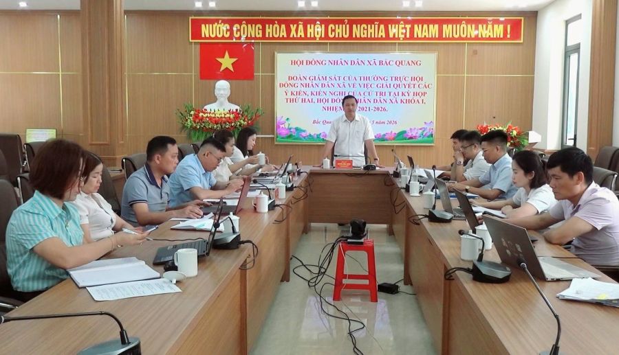 Đoàn giám sát của Thường trực HĐND xã Bắc Quang làm việc với UBND xã 