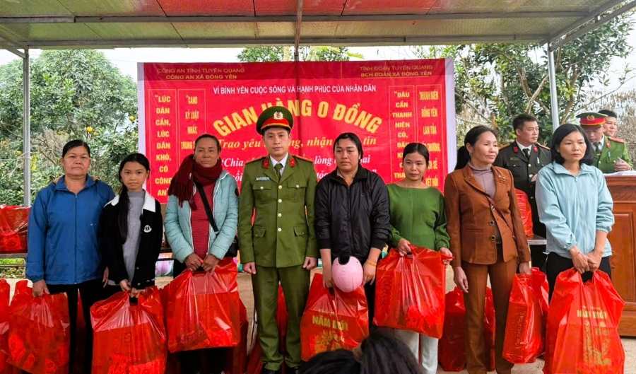 Công an xã Đồng Yên phối hợp đoàn thanh niên tổ chức chương trình “gian hàng 0 đồng – chung tay vì người nghèo và học sinh nghèo”