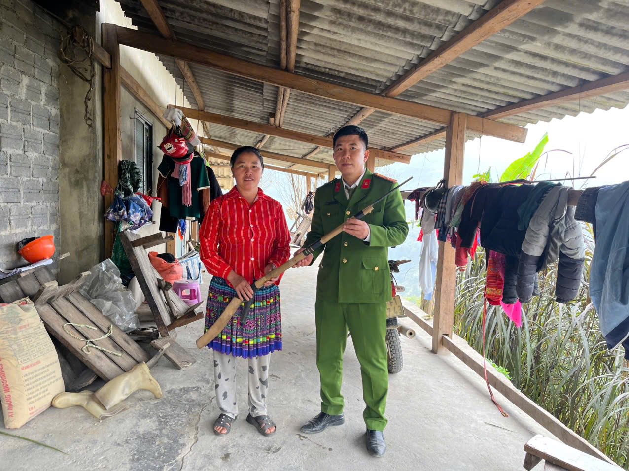 CÔNG AN XÃ THÀNG TÍN TIẾP TỤC TỔ CHỨC THU HỒI VŨ KHÍ – VẬT LIỆU NỔ – CÔNG CỤ HỖ TRỢ