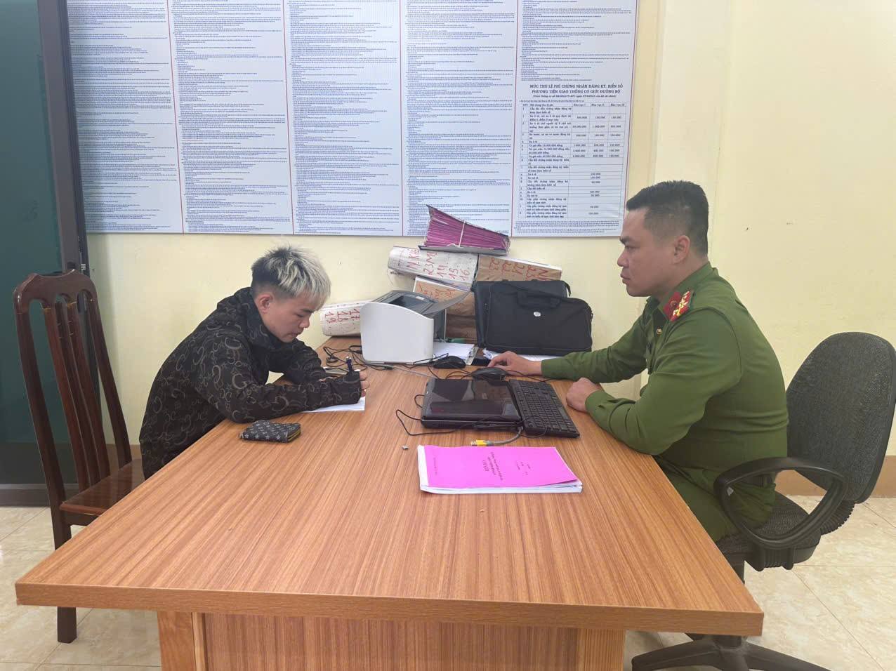 CÔNG AN XÃ BẠCH ĐÍCH PHÁT HIỆN, XỬ LÝ TRƯỜNG HỢP THANH NIÊN "BỐC ĐẦU" XE MÁY TỪ THÔNG TIN TRÊN MẠNG XÃ HỘI