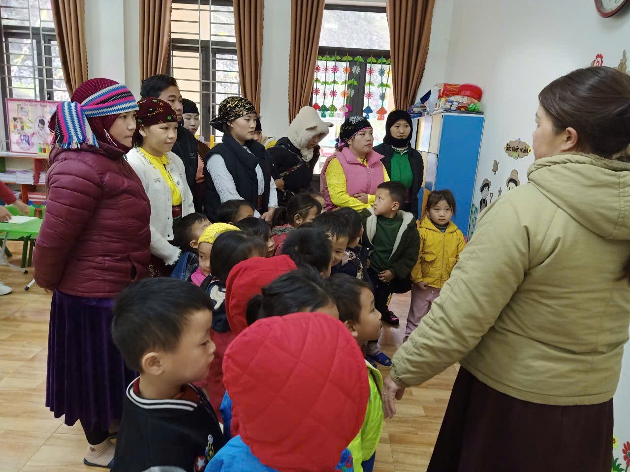 DÂN VẬN KHÉO TRONG CÔNG TÁC GIÚP ĐỠ HỌC SINH NGHÈO VƯỢT KHÓ TẠI TRƯỜNG MẦM NON LŨNG TÁO
