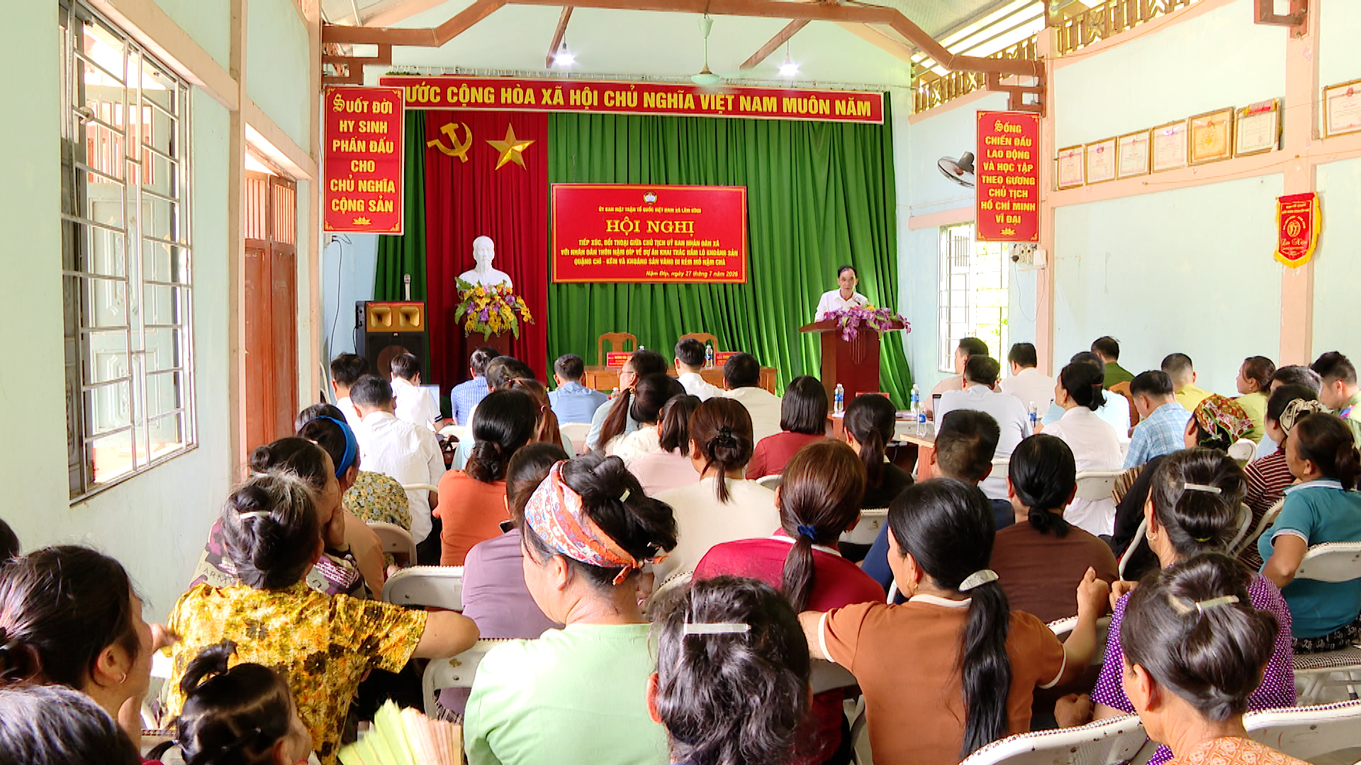 Chủ tịch UBND xã Lâm Bình tiếp xúc, đối thoại với Nhân dân thôn Nặm Đíp về Dự án khai thác hầm lò khoáng sản mỏ Nặm Chá