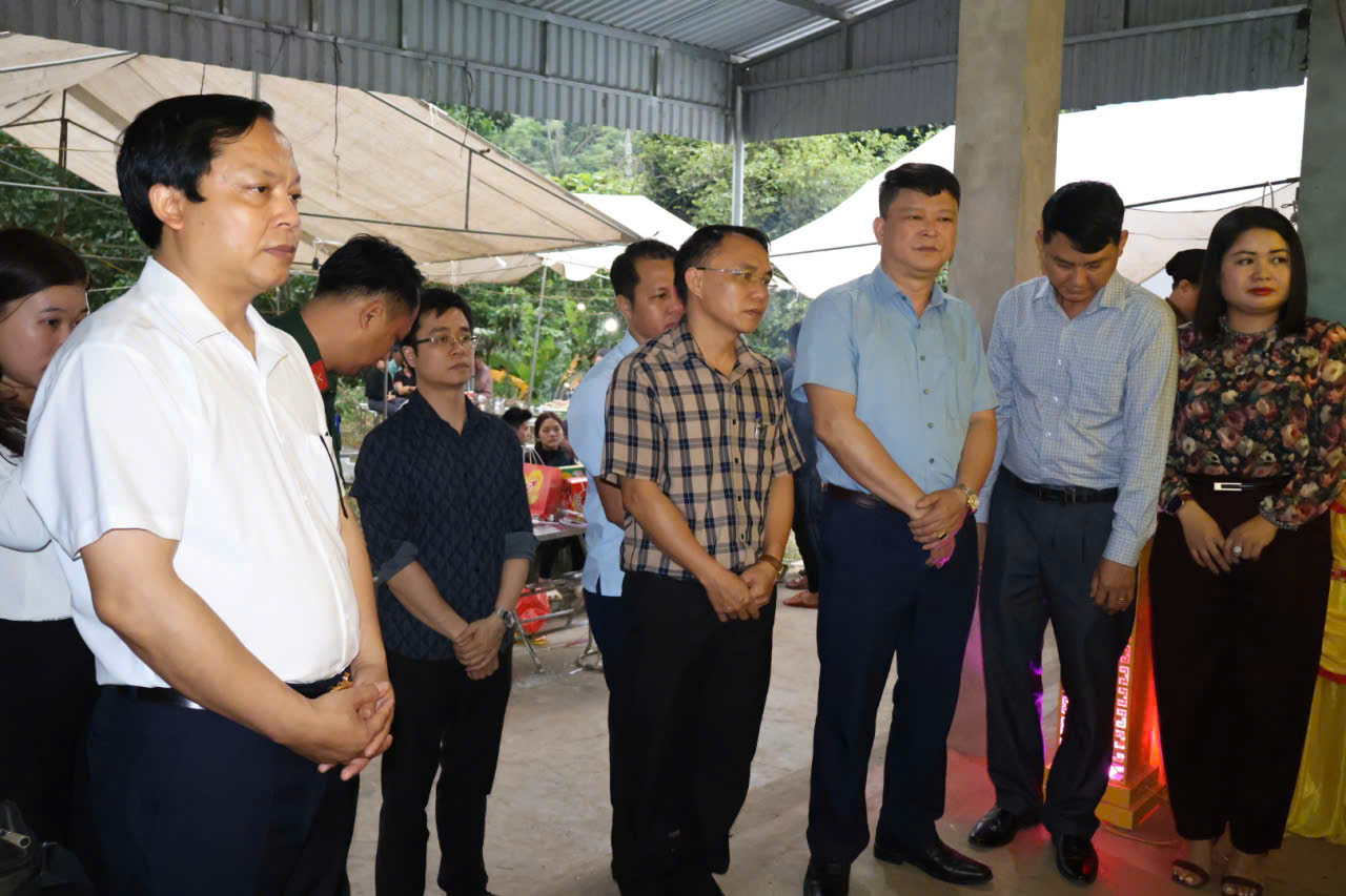 Viếng c Đạt.,.jpg