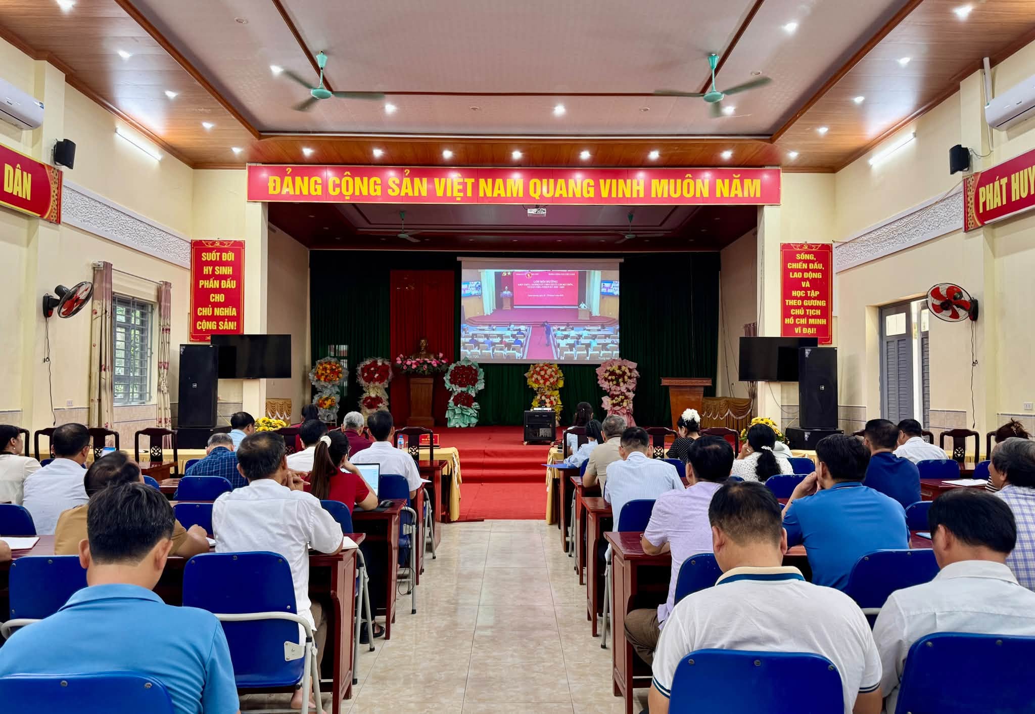 Ban Tổ chức Tỉnh ủy tổ chức Khai mạc Lớp bồi dưỡng kiến thức, nghiệp vụ cho cấp ủy thôn, tổ dân phố nhiệm kỳ 2025 – 2030