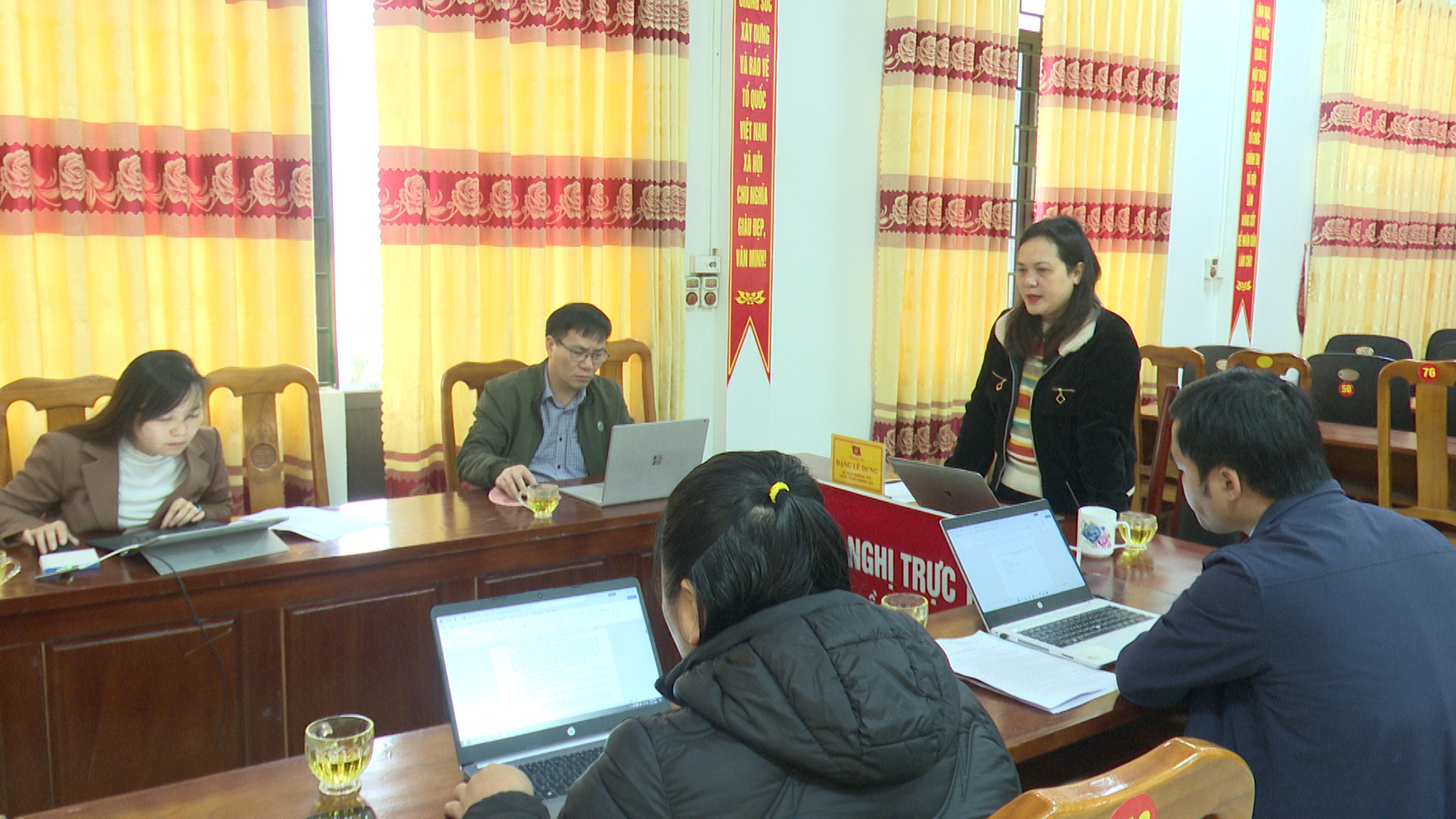 BÍ THƯ ĐẢNG ỦY XÃ MINH SƠN ĐẶNG LÊ DUNG LÀM VIỆC VỚI TRUNG TÂM PHỤC VỤ HÀNH CHÍNH CÔNG