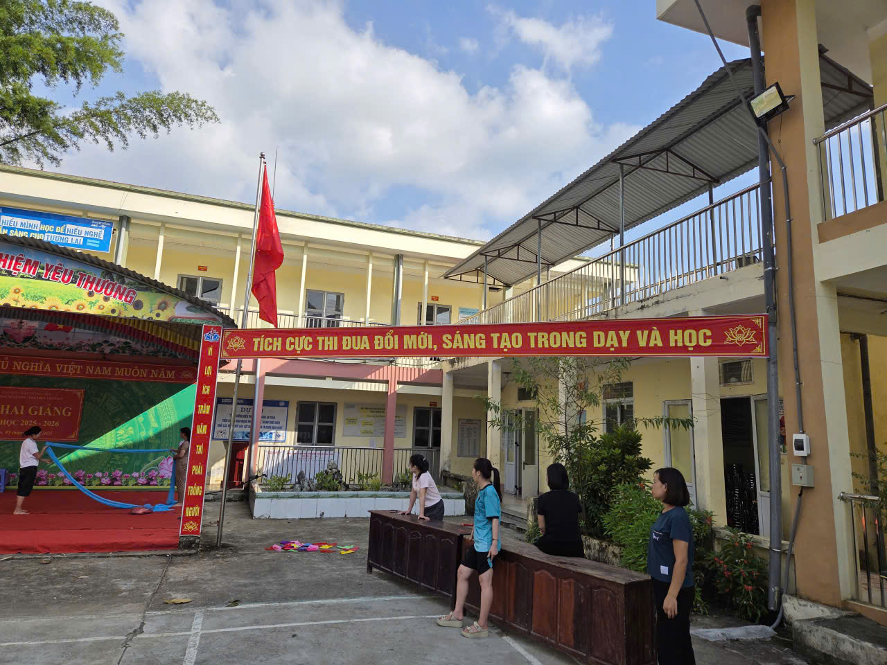 3.chuan bi cho khai giang truong tan tiên.jpg