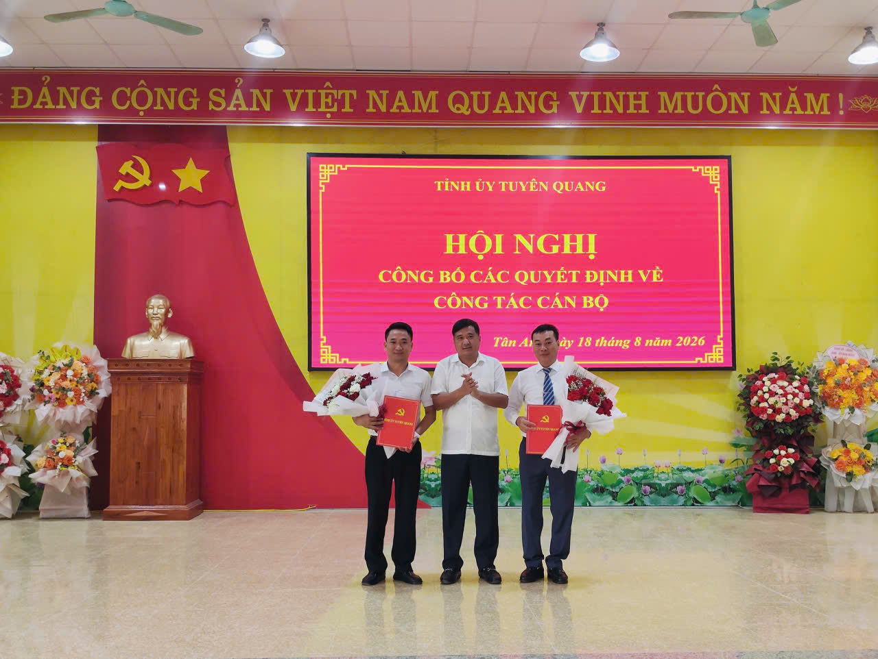ĐẢNG UỶ XÃ TÂN AN TỔ CHỨC HỘI NGHỊ CÔNG BỐ CÁC QUYẾT ĐỊNH CỦA BAN THƯỜNG VỤ TỈNH UỶ VỀ CÔNG TÁC CÁN BỘ