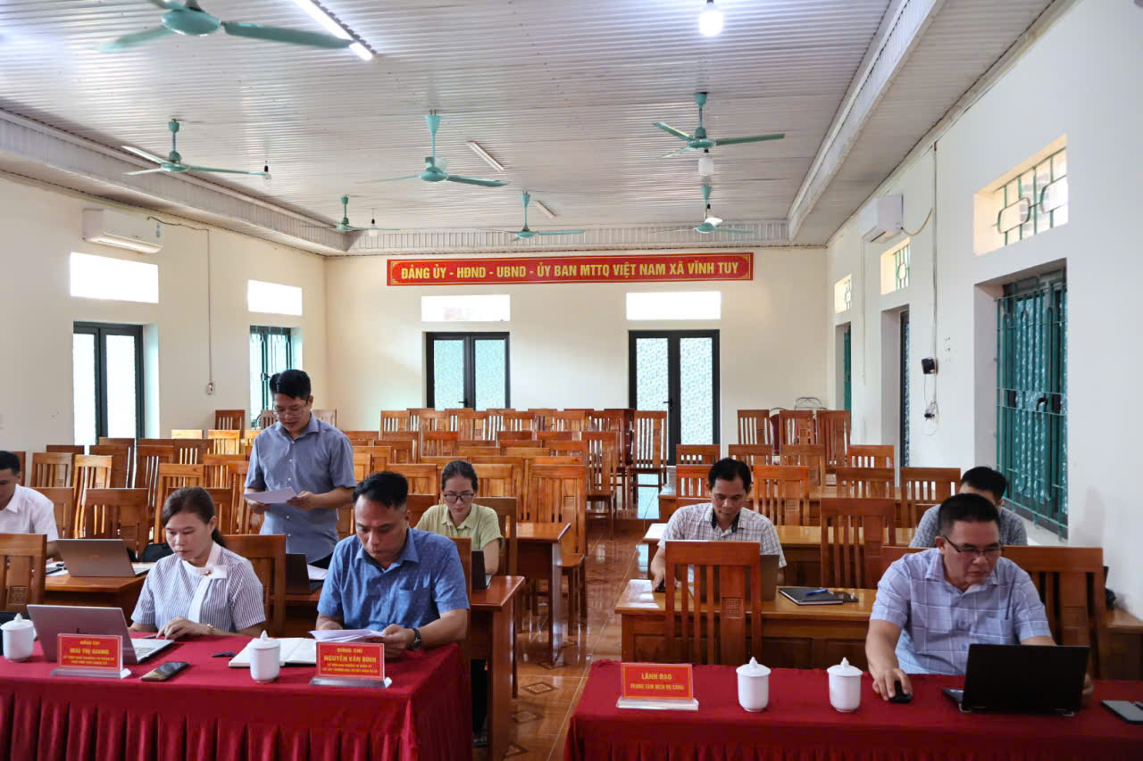 Phiên họp ủy ban tuần 33 4.jpg