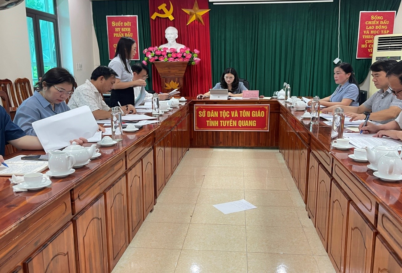 Đồng chí Vương Ngọc Hà, Ủy viên Ban Thường vụ Tỉnh ủy, Phó Chủ tịch UBND tỉnh làm việc với Sở Dân tộc và Tôn giáo