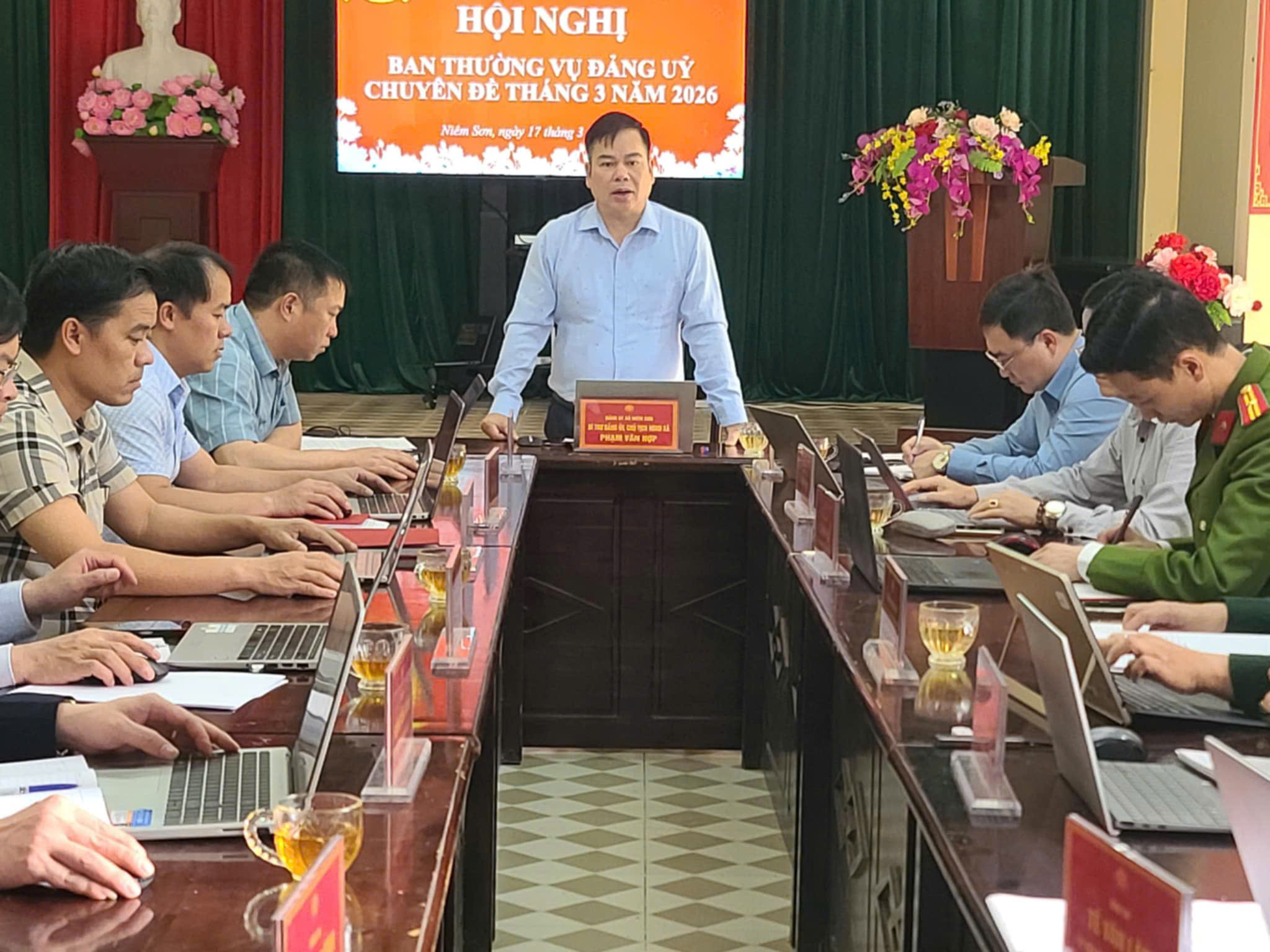 Ban Thường vụ Đảng ủy xã họp phiên chuyên đề