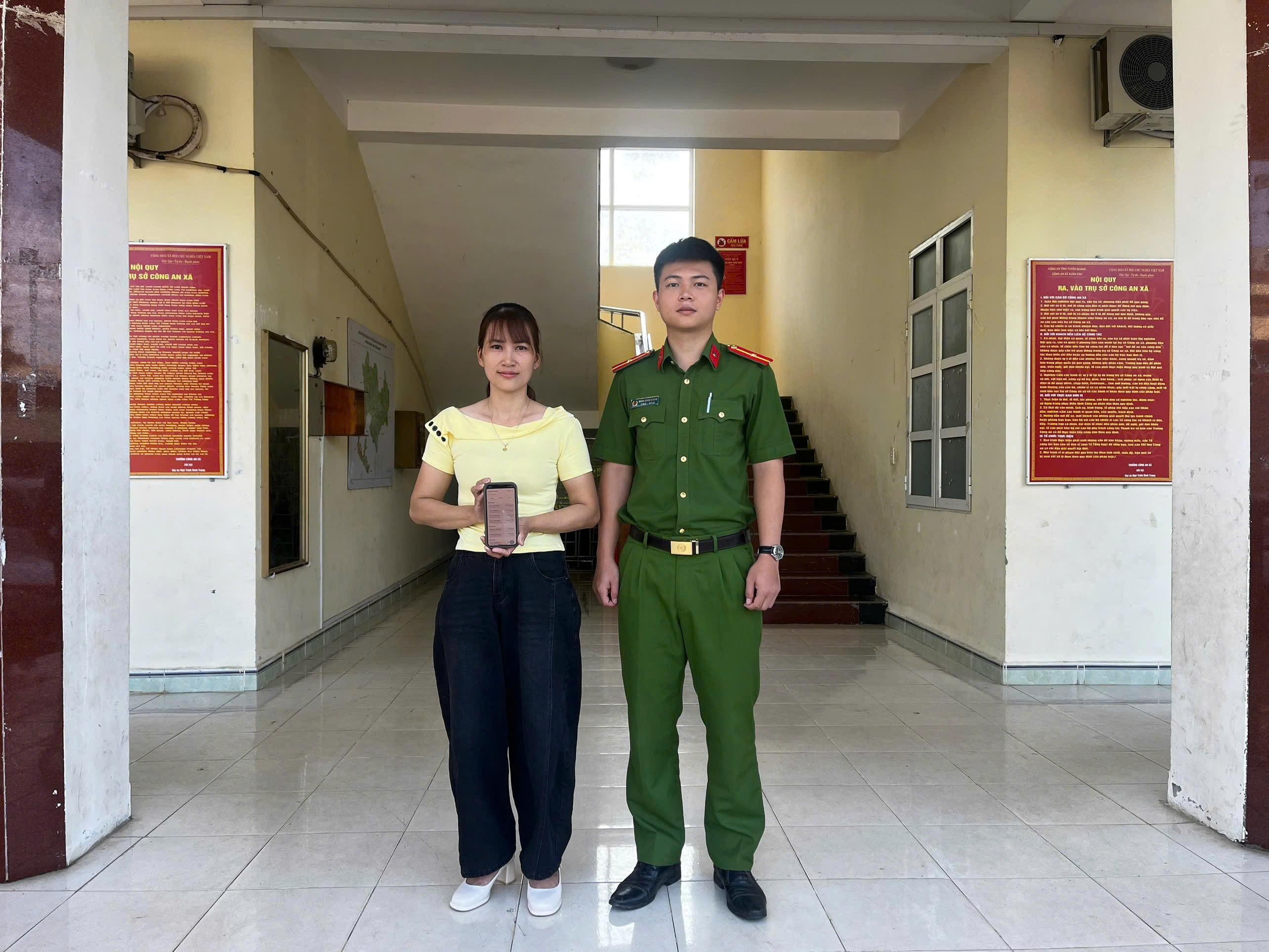 CÔNG AN XÃ XUÂN VÂN KỊP THỜI HỖ TRỢ CÔNG DÂN NHẬN LẠI 10 TRIỆU ĐỒNG DO CHUYỂN NHẦM TÀI KHOẢN NGÂN HÀNG