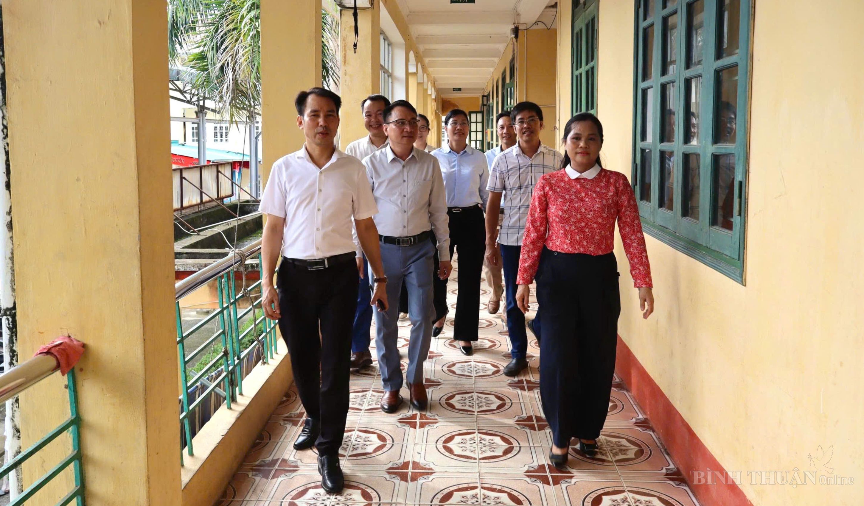 THƯỜNG TRỰC HĐND PHƯỜNG BÌNH THUẬN KHẢO SÁT CÔNG TÁC CHUẨN BỊ CƠ SỞ VẬT CHẤT VÀ CÁC ĐIỀU KIỆN PHỤC VỤ NĂM HỌC 2026 - 2027 TẠI CÁC TRƯỜNG HỌC CÔNG LẬP TRÊN ĐỊA BÀN