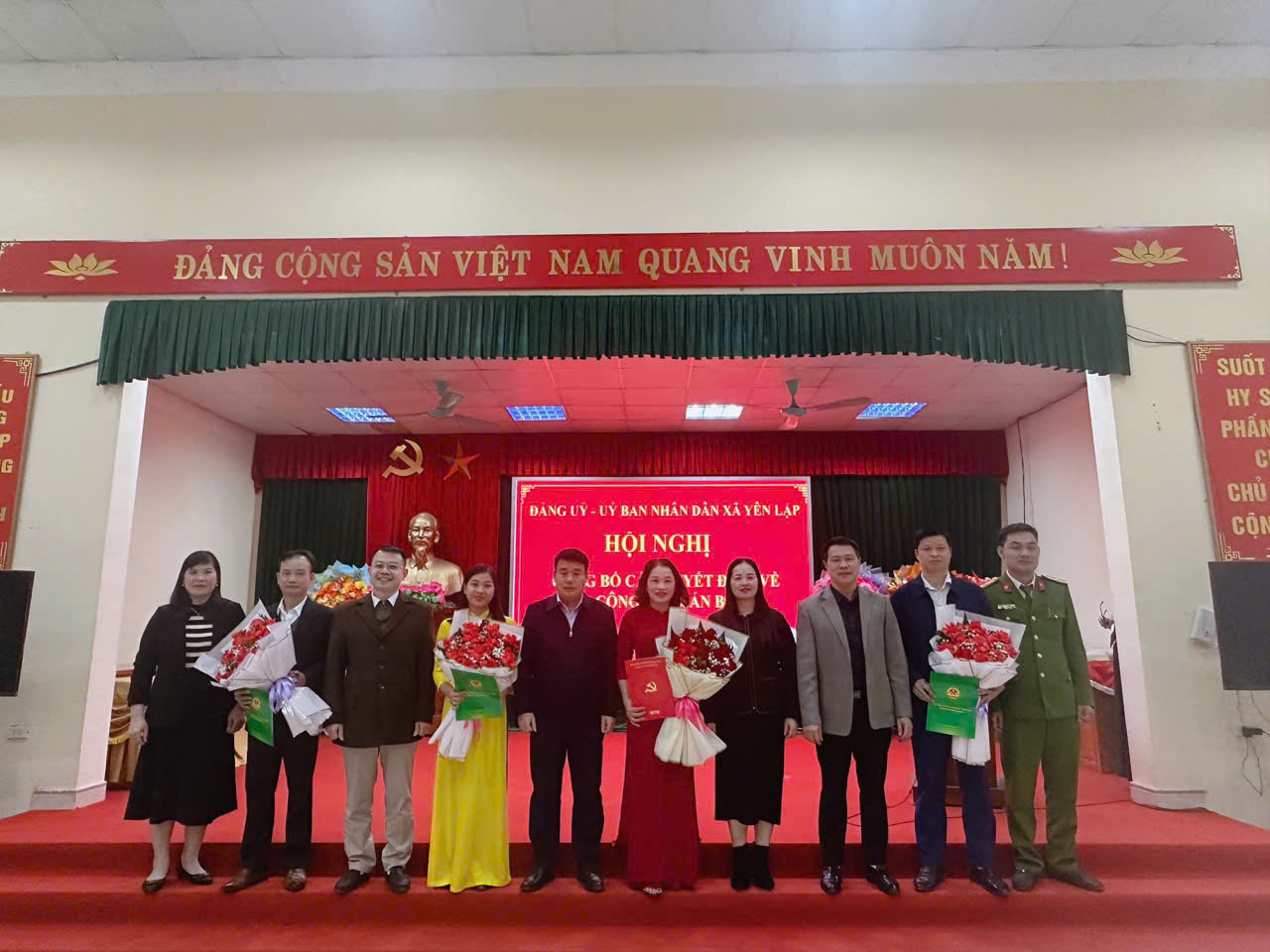 XÃ YÊN LẬP CÔNG BỐ CÁC QUYẾT  ĐỊNH VỀ CÔNG TÁC CÁN BỘ