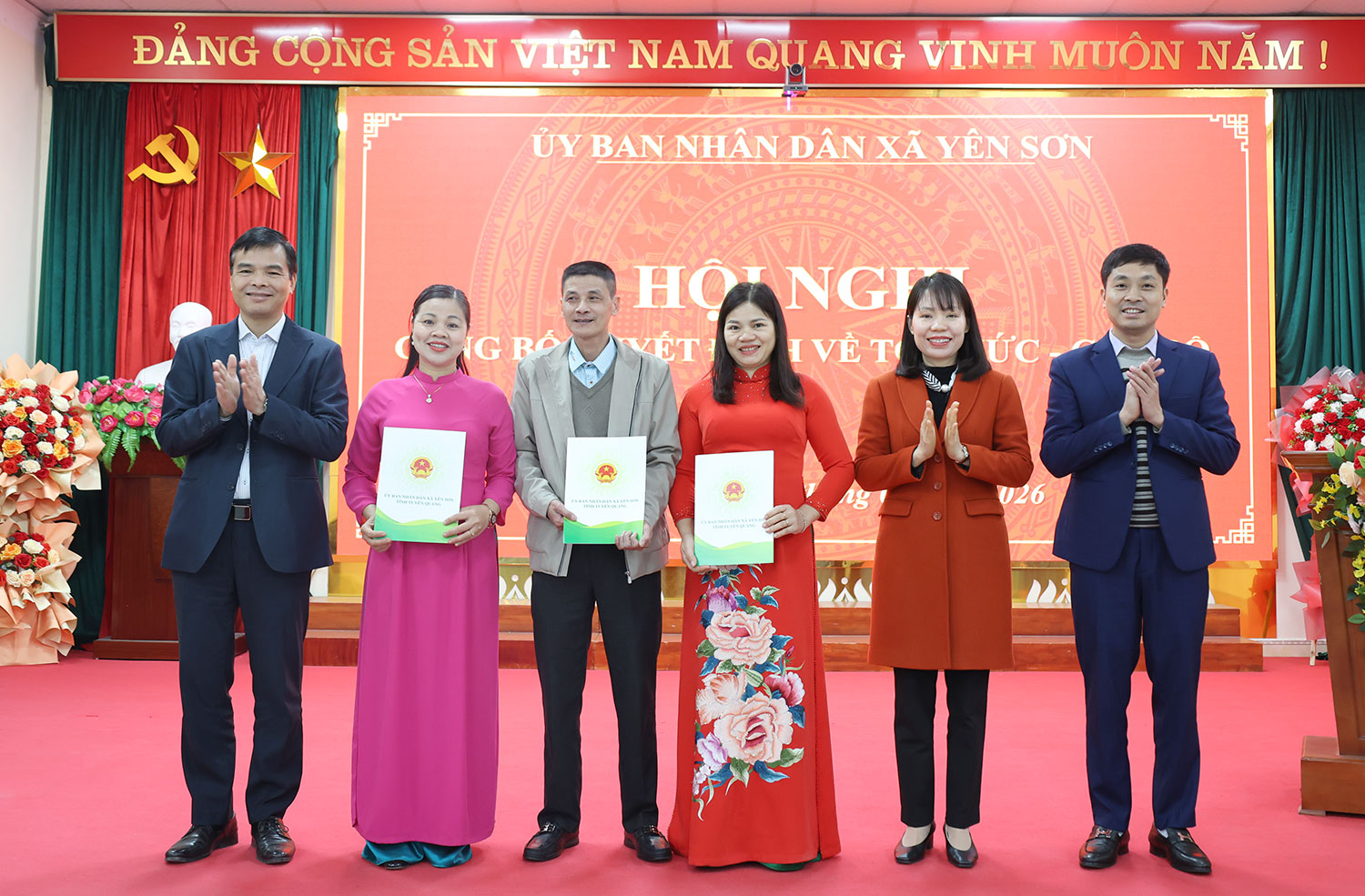 Công bố quyết định thành lập Trạm y tế xã Yên Sơn