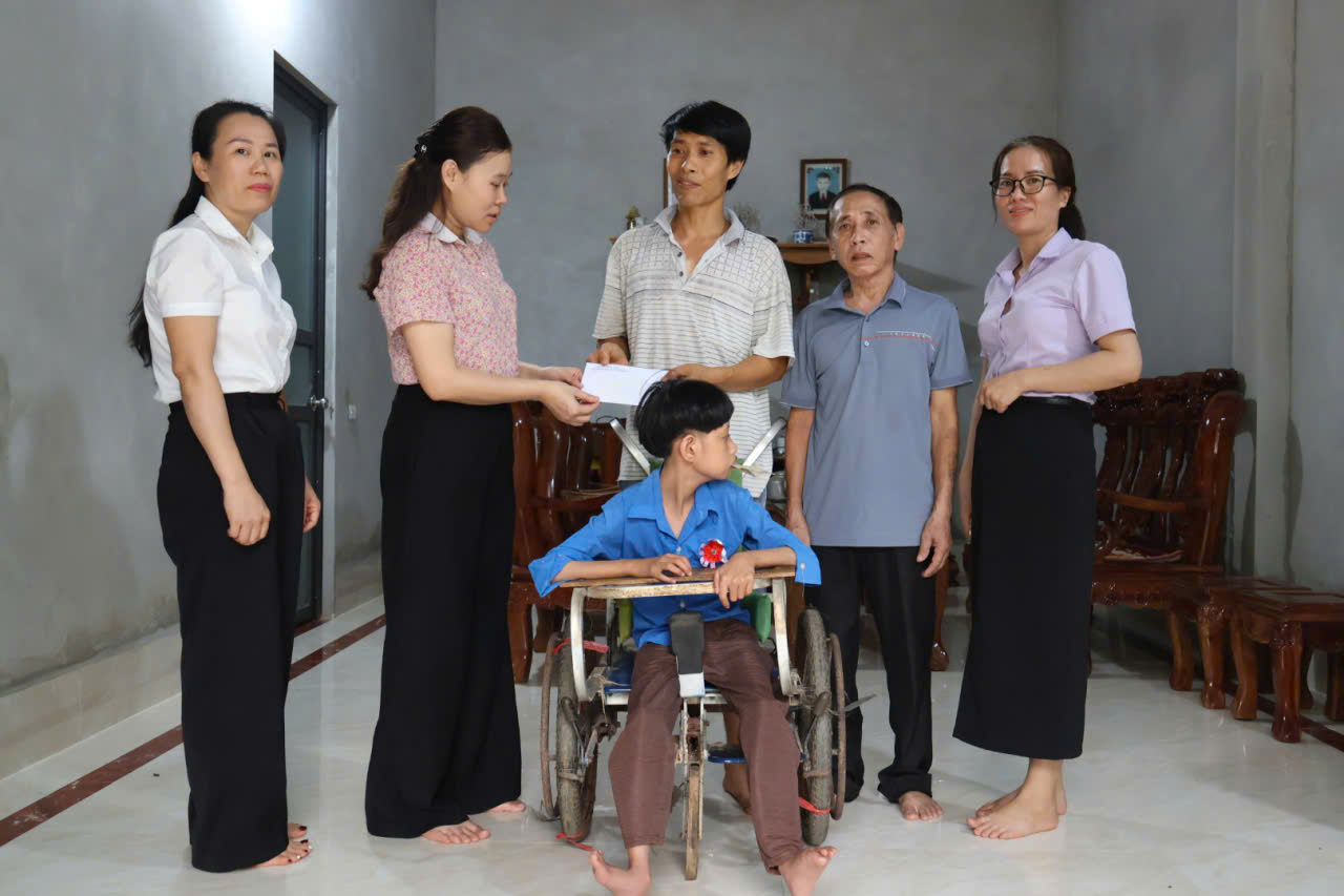 Thăm hỏi kh tat đc Giang.jpg