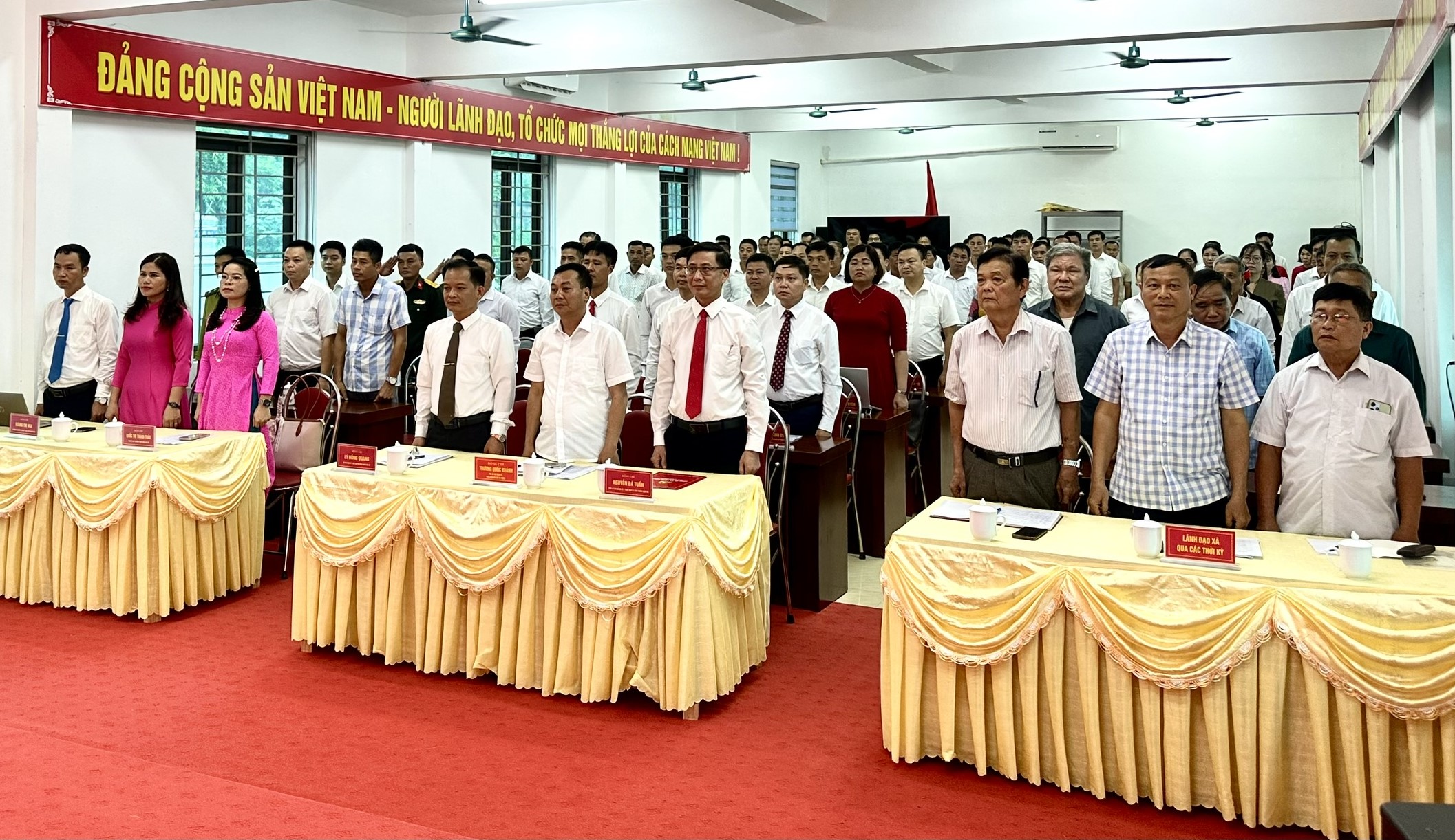 XÃ BẰNG HÀNH TỔ CHỨC HỘI NGHỊ CÔNG BỐ NGHỊ QUYẾT, QUYẾT ĐỊNH VỀ SẮP XẾP, SÁP NHẬP, TỔ CHỨC LẠI CÁC THÔN