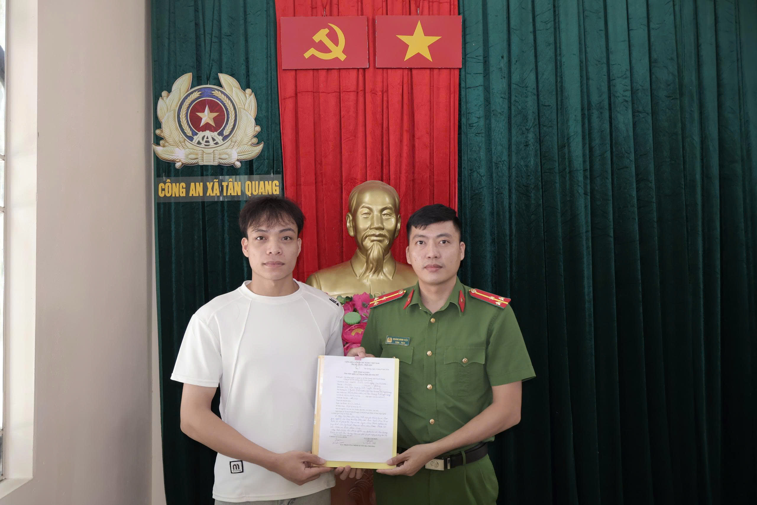 TỰ HÀO VỚI LÒNG NHIỆT HUYẾT VÀ TRÁCH NHIỆM VỚI TỔ QUỐC CỦA TUỔI TRẺ QUÊ HƯƠNG