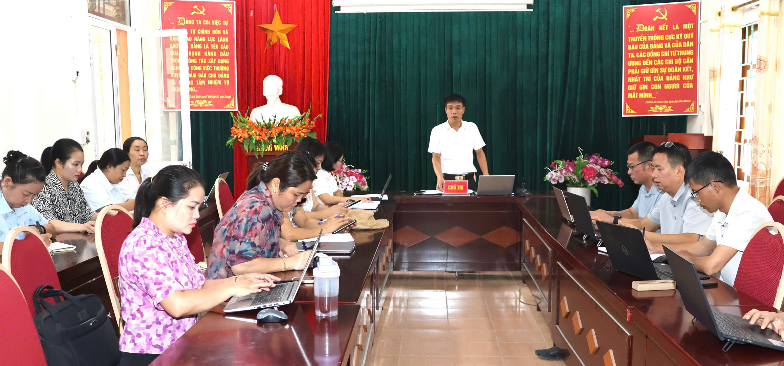 Sủng Máng hướng dẫn công tác tài chính, tài sản phục vụ sáp nhập trường học