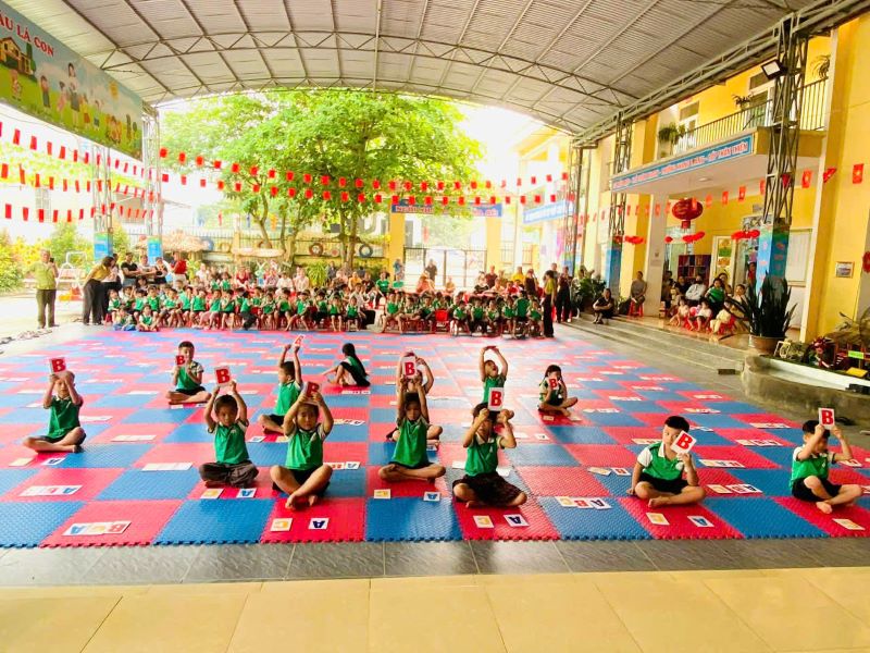 Chương trình giao lưu “ Rung chuông vàng tiếng anh cho bé”tại trường Mầm Non Hùng An