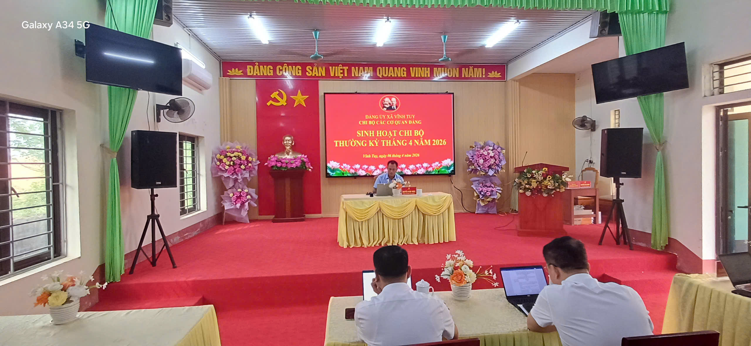 Chi bộ các cơ quan Đảng xã Vĩnh Tuy tổ chức sinh hoạt tháng 4/2026