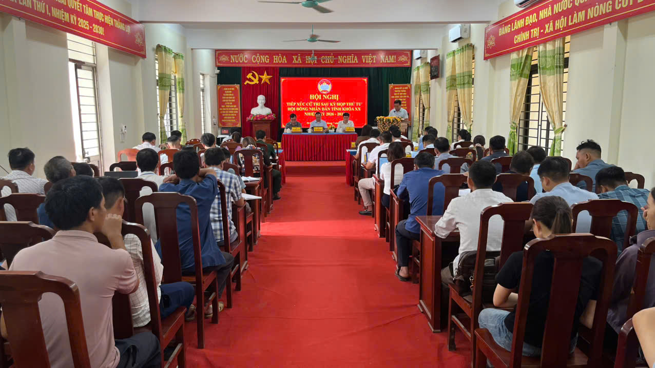 Tổ đại biểu số 7 HĐND tỉnh Tuyên Quang tiếp xúc cử tri tại xã Pờ Ly Ngài 