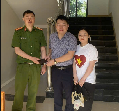 CÔNG AN XÃ ĐỒNG VĂN NHẬN ĐƯỢC THƯ CẢM ƠN CỦA CÔNG DÂN SAU KHI HỖ TRỢ TÌM LẠI TÀI SẢN ĐÁNH RƠI