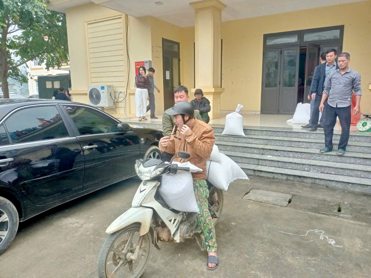 Đông Thọ cấp phát gạo trong dịp Tết Nguyên đán Bính Ngọ năm 2026