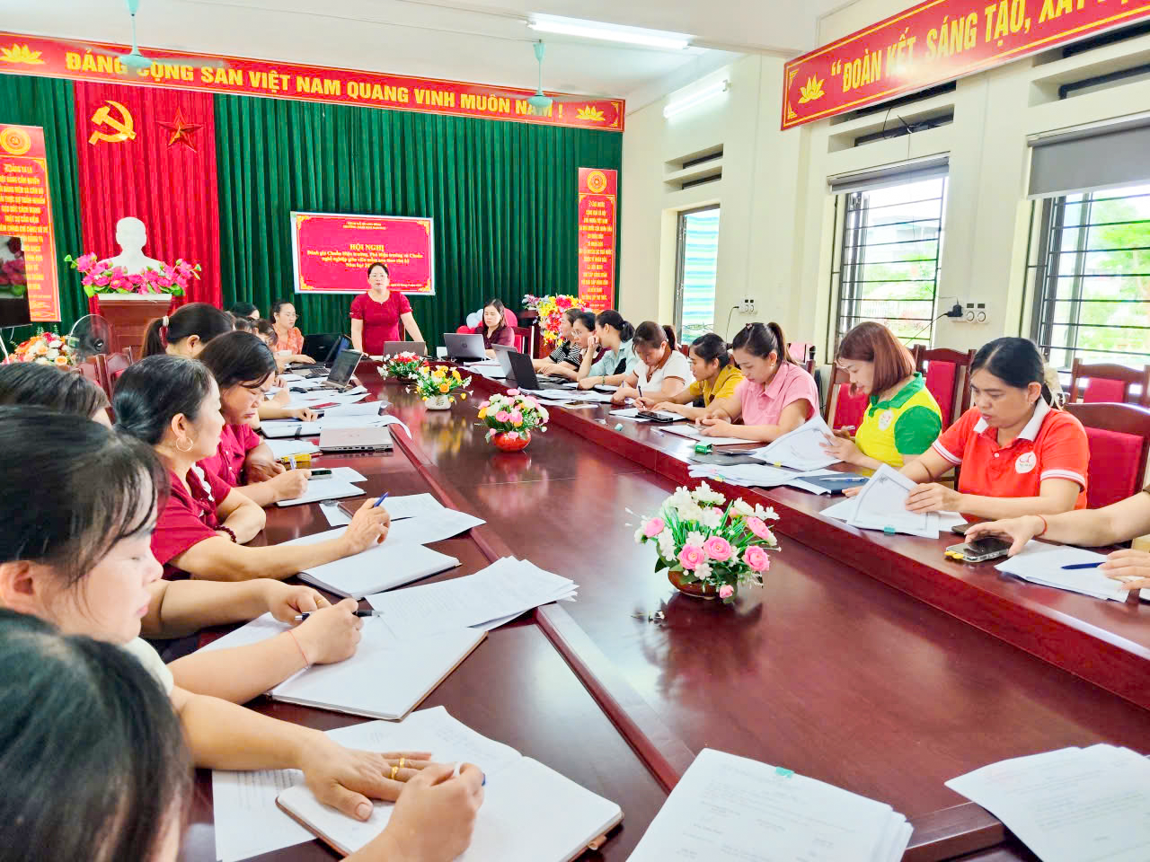 QUANG BÌNH: TRƯỜNG MẦM NON SAO MAI XÃ QUANG BÌNH TỔ CHỨC ĐÁNH GIÁ CHUẨN HIỆU TRƯỞNG, PHÓ HIỆU TRƯỞNG VÀ CHUẨN NGHỀ NGHIỆP GIÁO VIÊN MẦM NON 